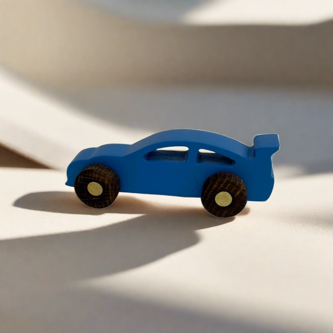 Bunte Holzspielzeugautos: Abenteuer im Kinderzimmer- HolzRepublik