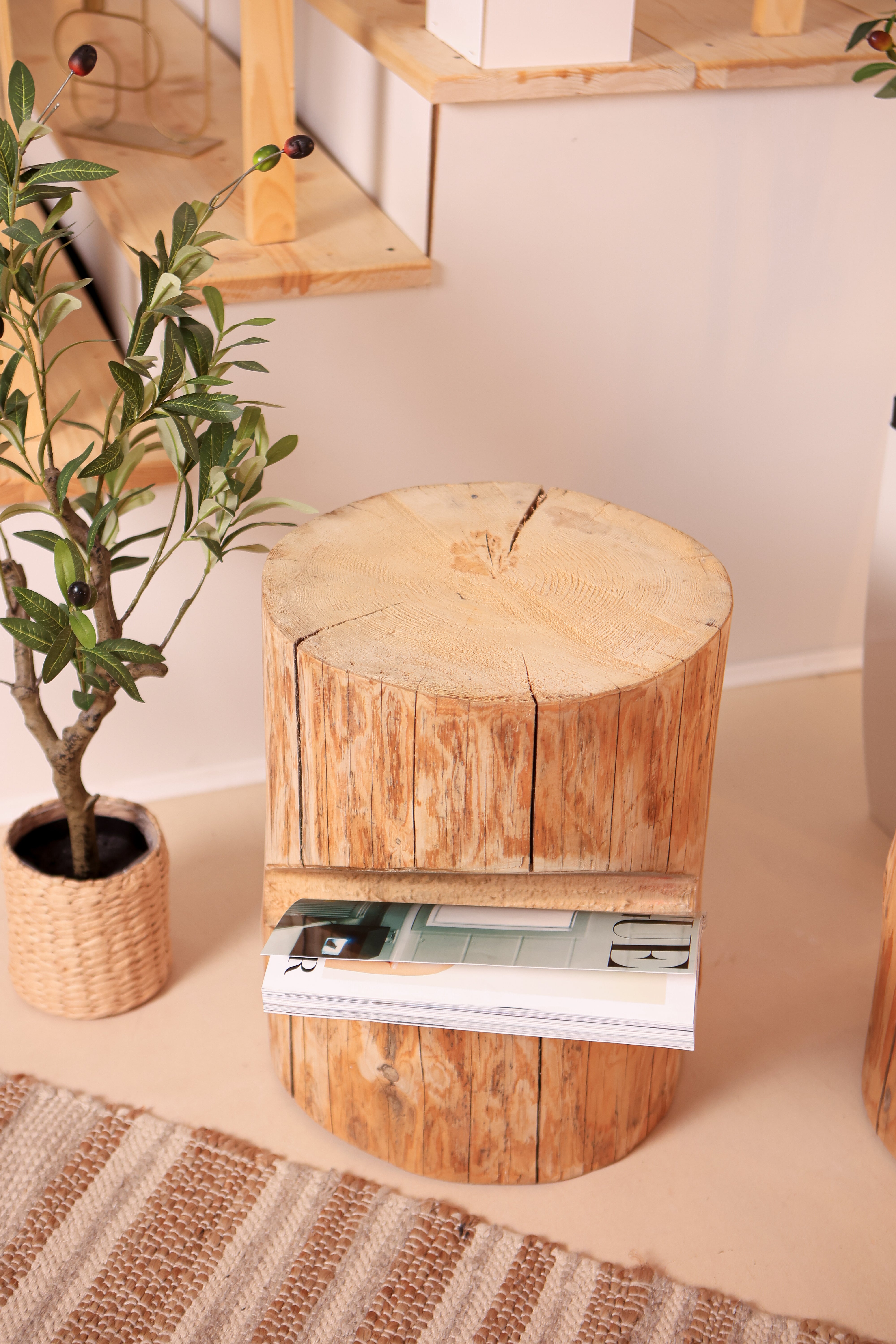 Nachttisch Baumstamm / Holzstamm / Hocker aus Naturholz mit Buchschlitz / Massivholzstamm / Holzblock- HolzRepublik