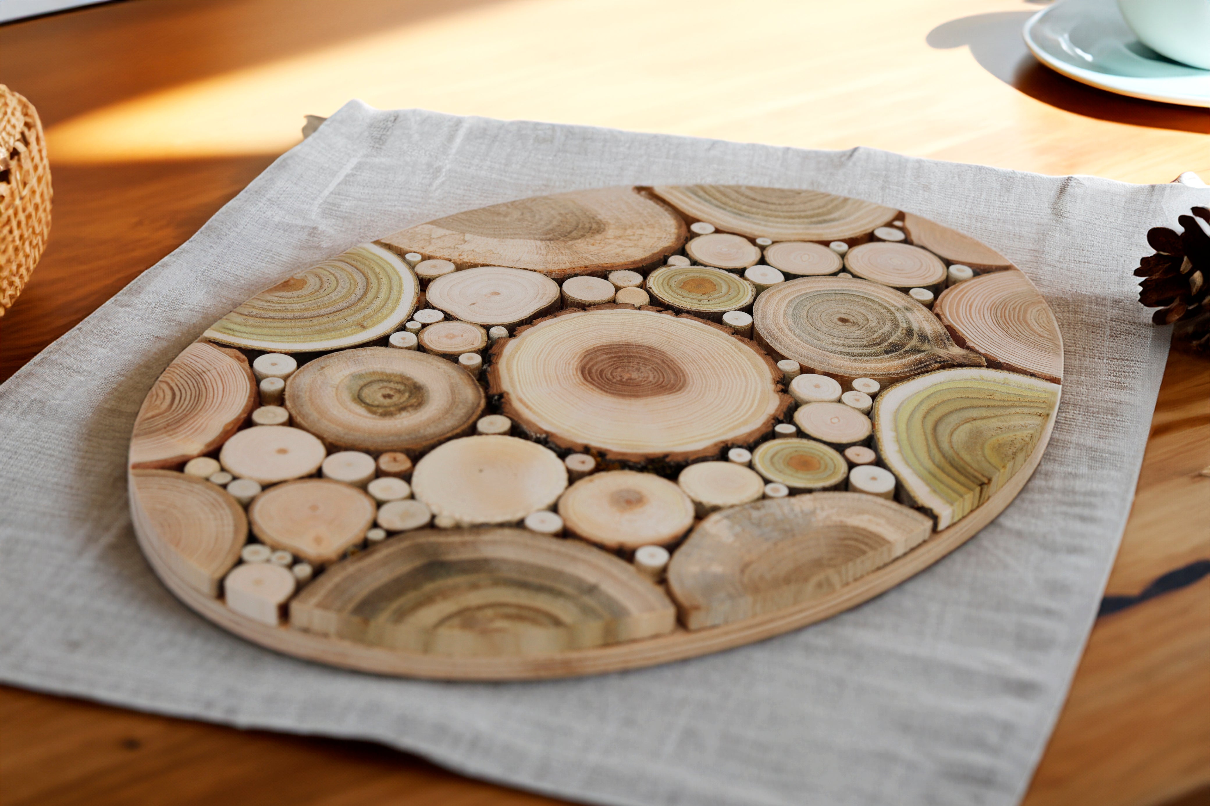 Ovaler handgefertigter Holzuntersetzer- HolzRepublik