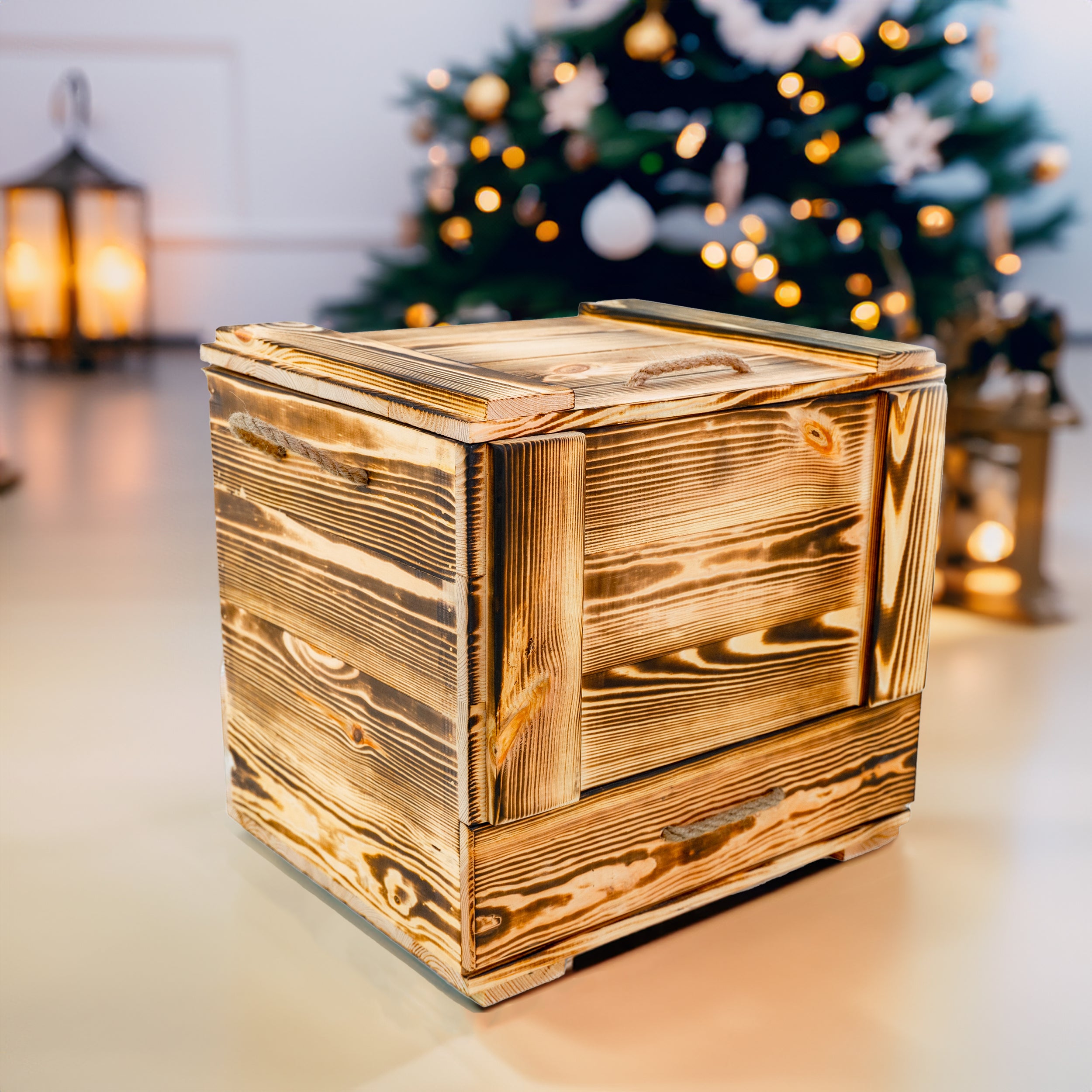 Holztruhe /Weihnachtstruhe Flambiert 43x37,5x40 cm mit Tablett und Holzweihnachtsbaum- HolzRepublik