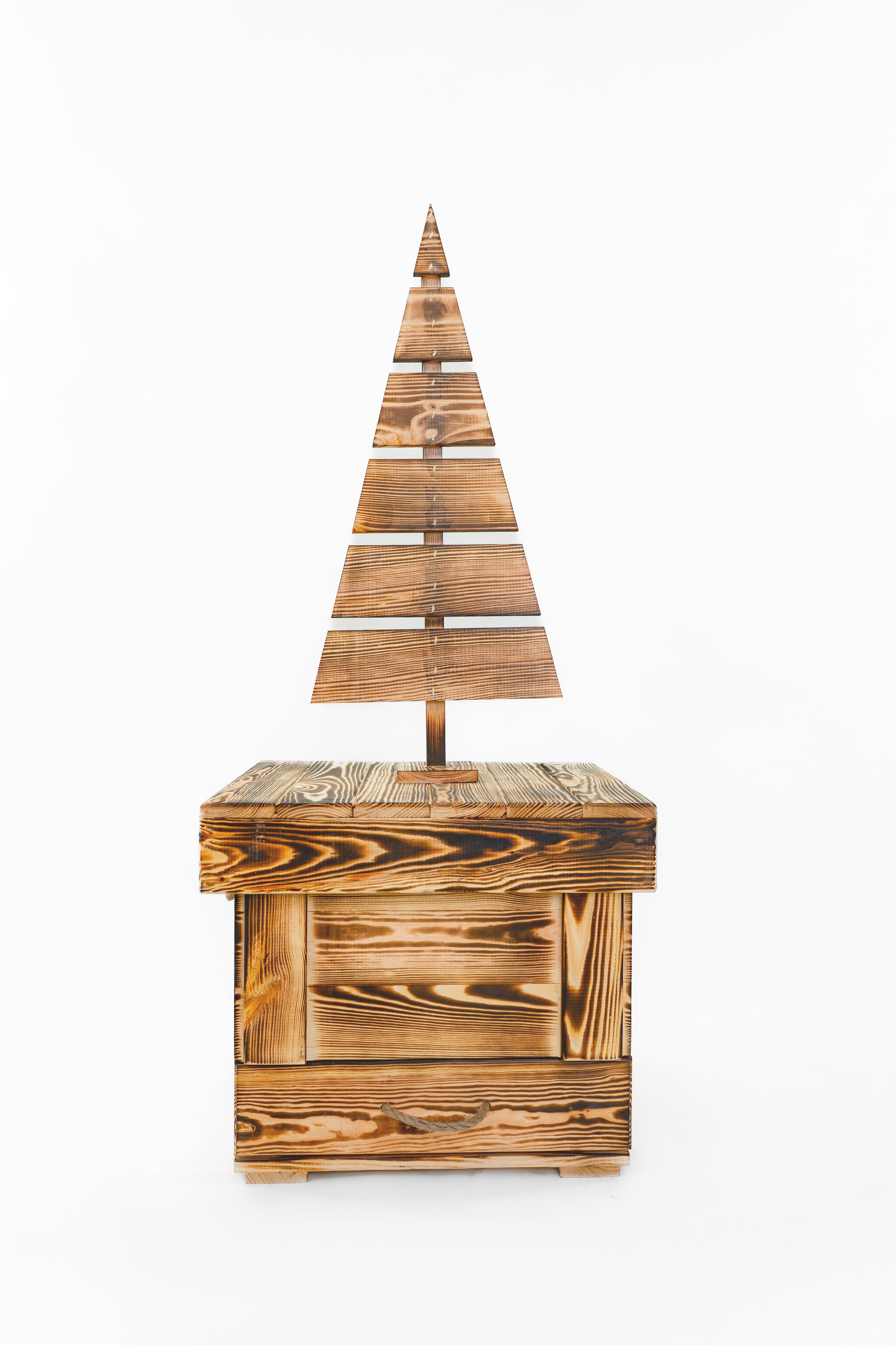 Holztruhe /Weihnachtstruhe Flambiert 43x37,5x40 cm mit Tablett und Holzweihnachtsbaum- HolzRepublik