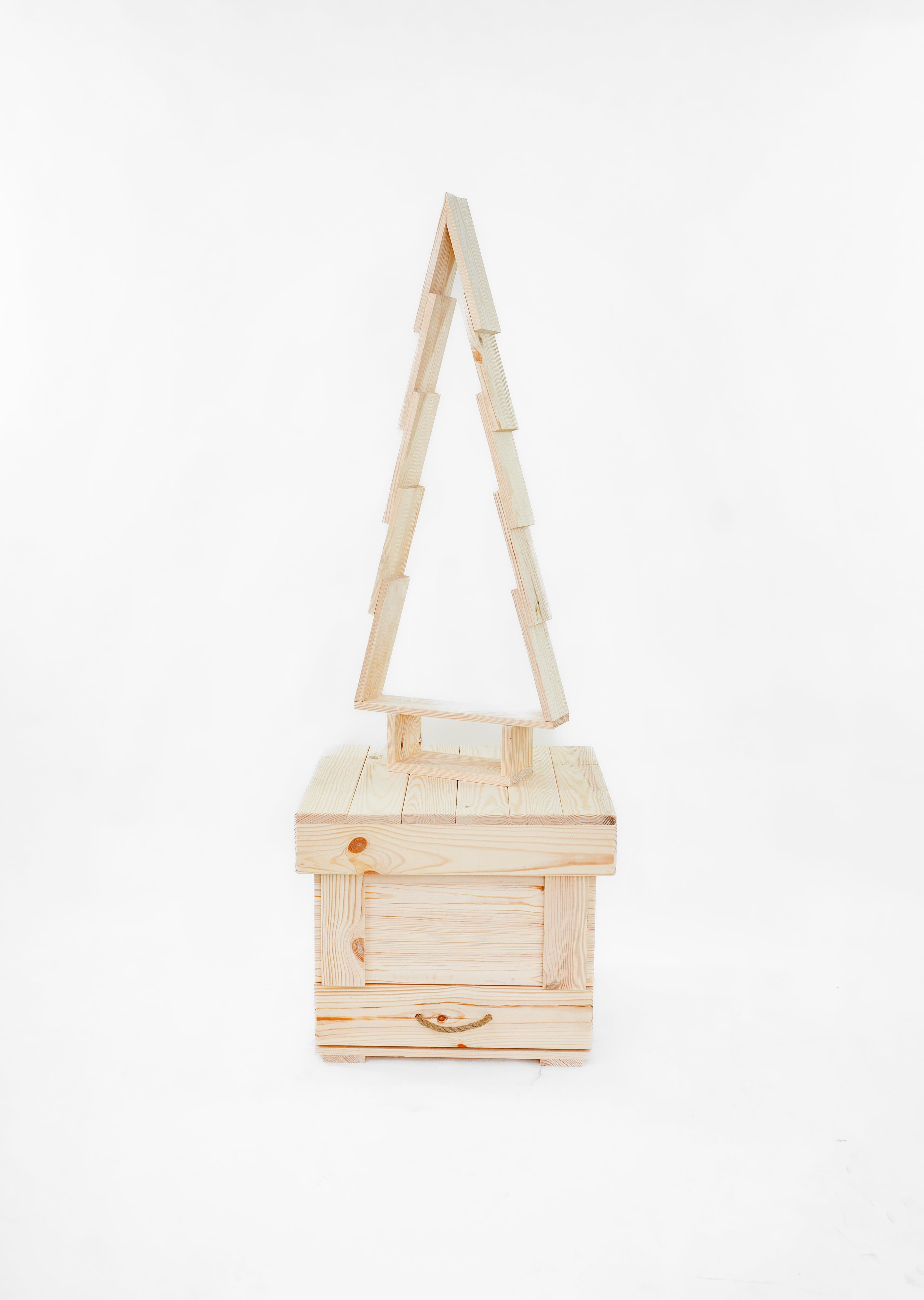 Holztruhe / Weihnachtstruhe Natur 43x37,5x40 cm mit Tablett und Holzweihnachtsbaum- HolzRepublik