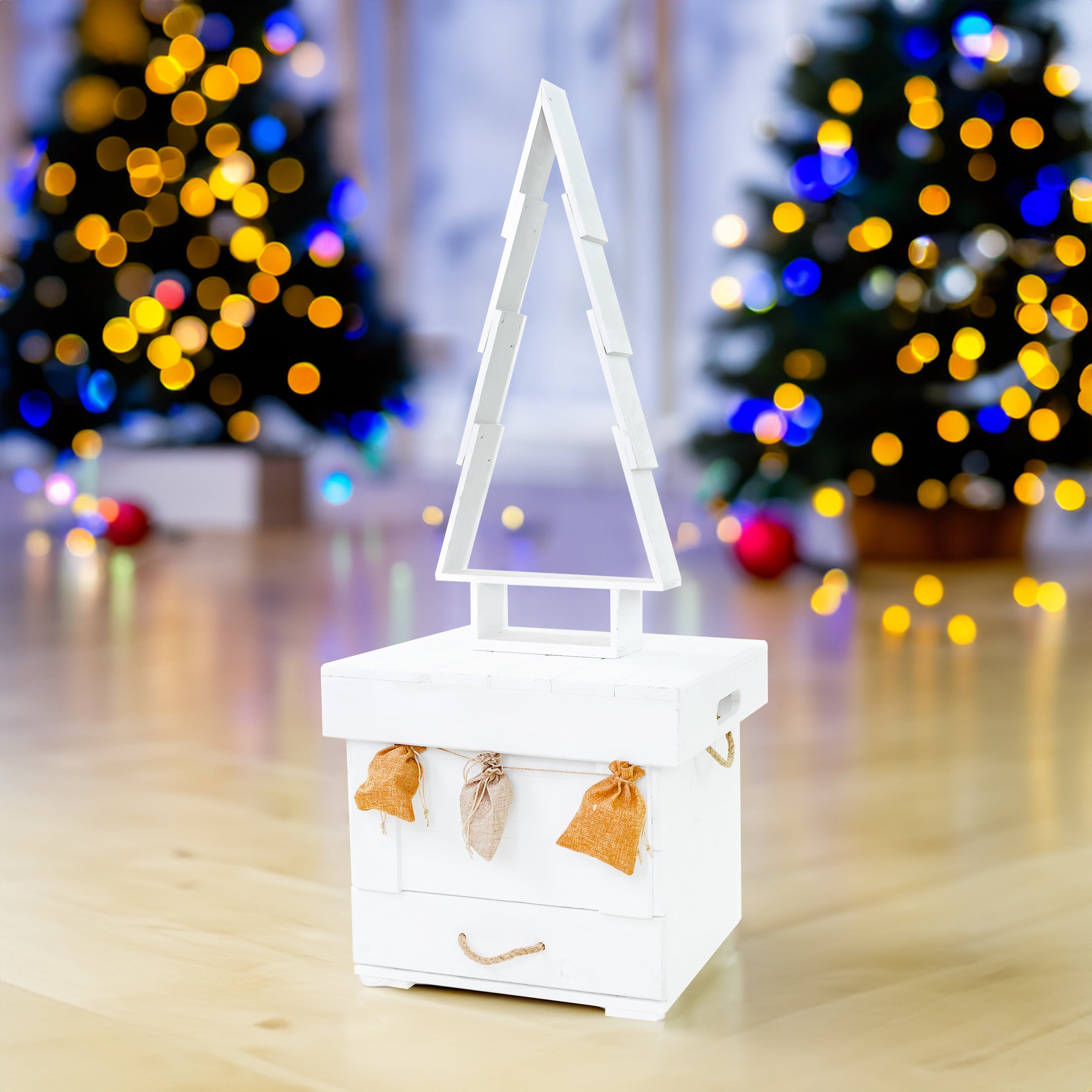 Holztruhe /Weihnachtstruhe Weiß 43x37,5x40 cm mit Tablett, Adventskranz und Holzweihnachtsbaum- HolzRepublik
