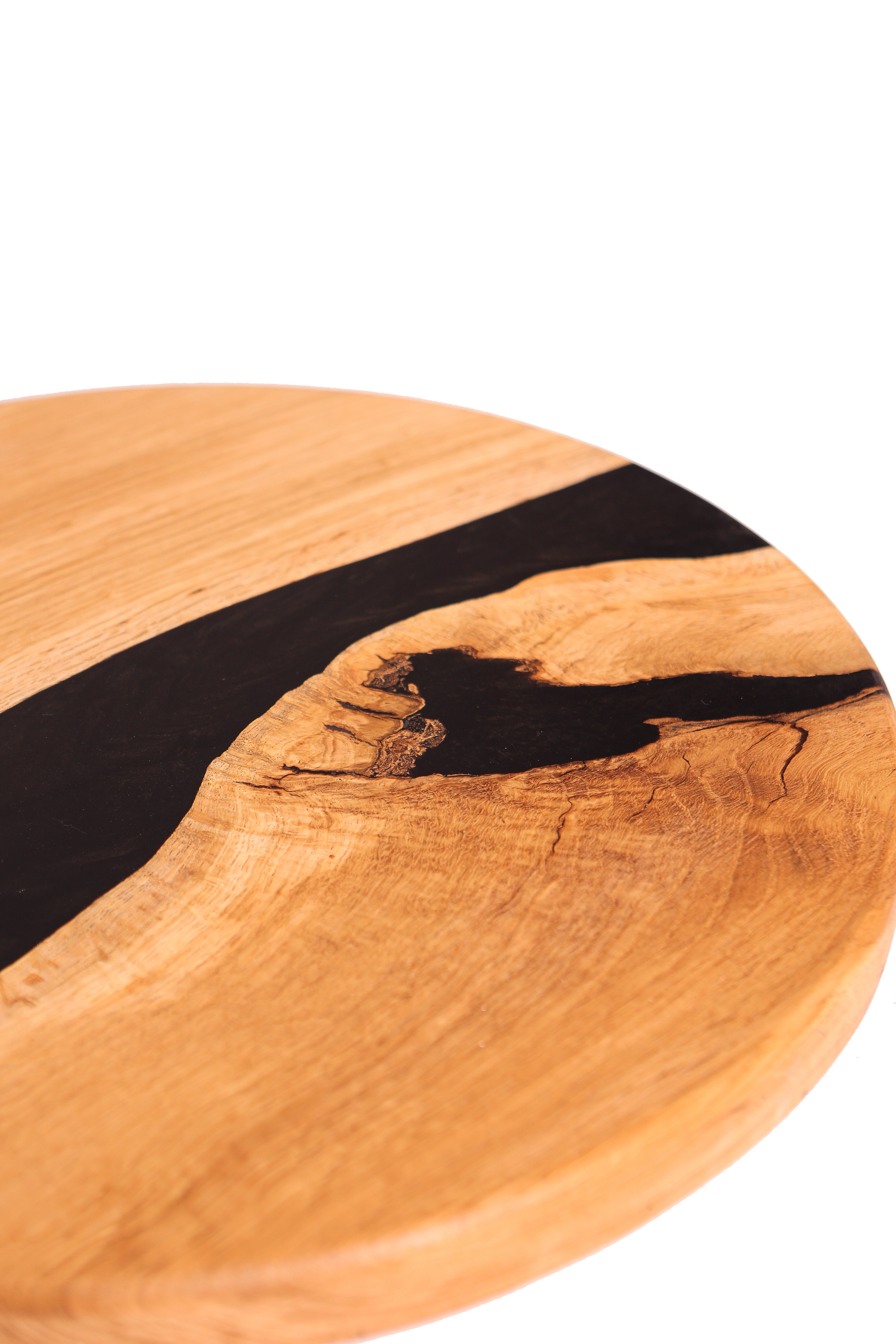 Runder Couchtisch mit schwarzem Epoxidharz / Beistelltisch aus Massivholz / Design-Couchtisch / Unikat- HolzRepublik