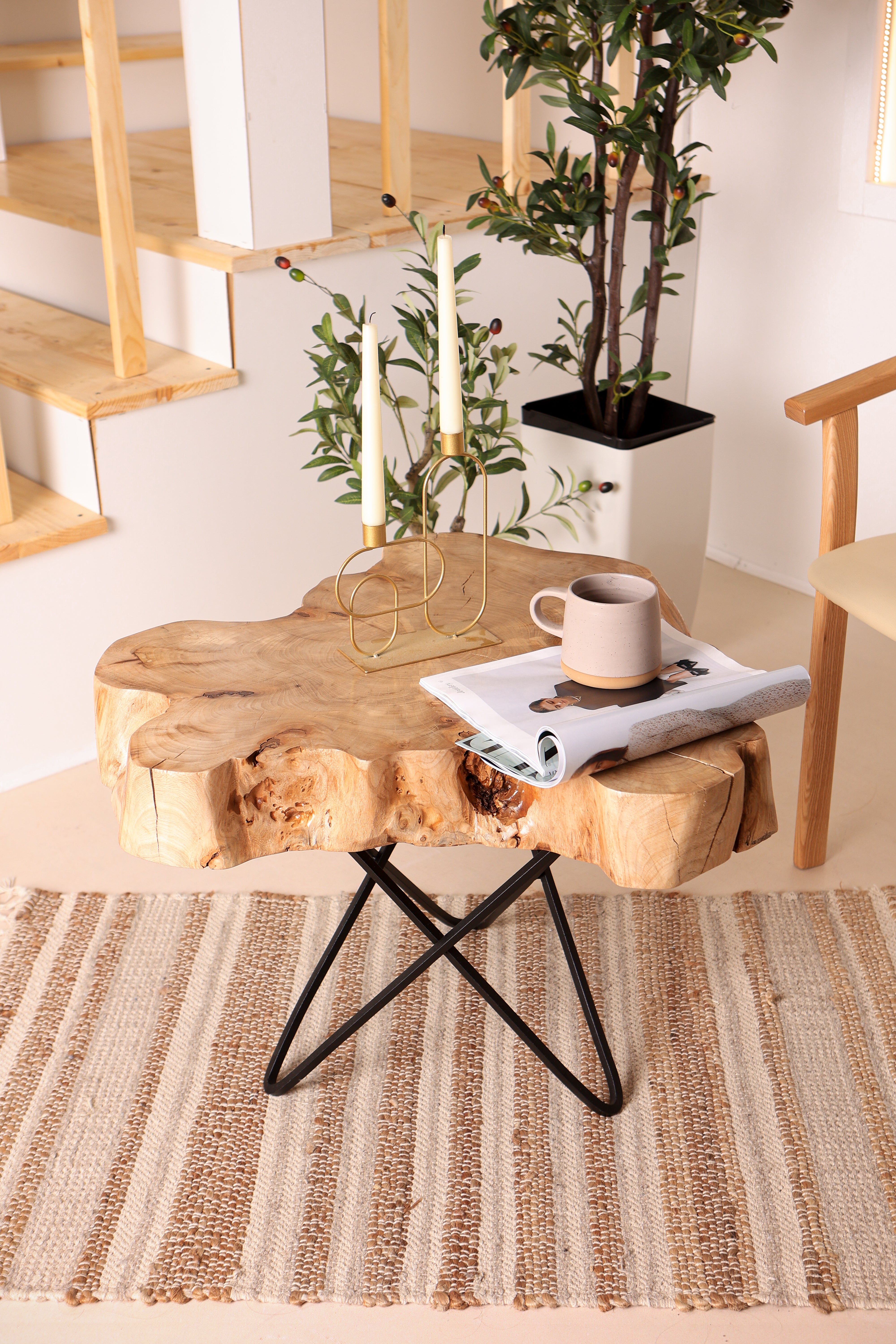 Couchtisch aus Ulmenholz / Beistelltisch aus Massivholz / Baumscheibe / Baumstamm / Holzscheibe / Rundschnittholz- HolzRepublik