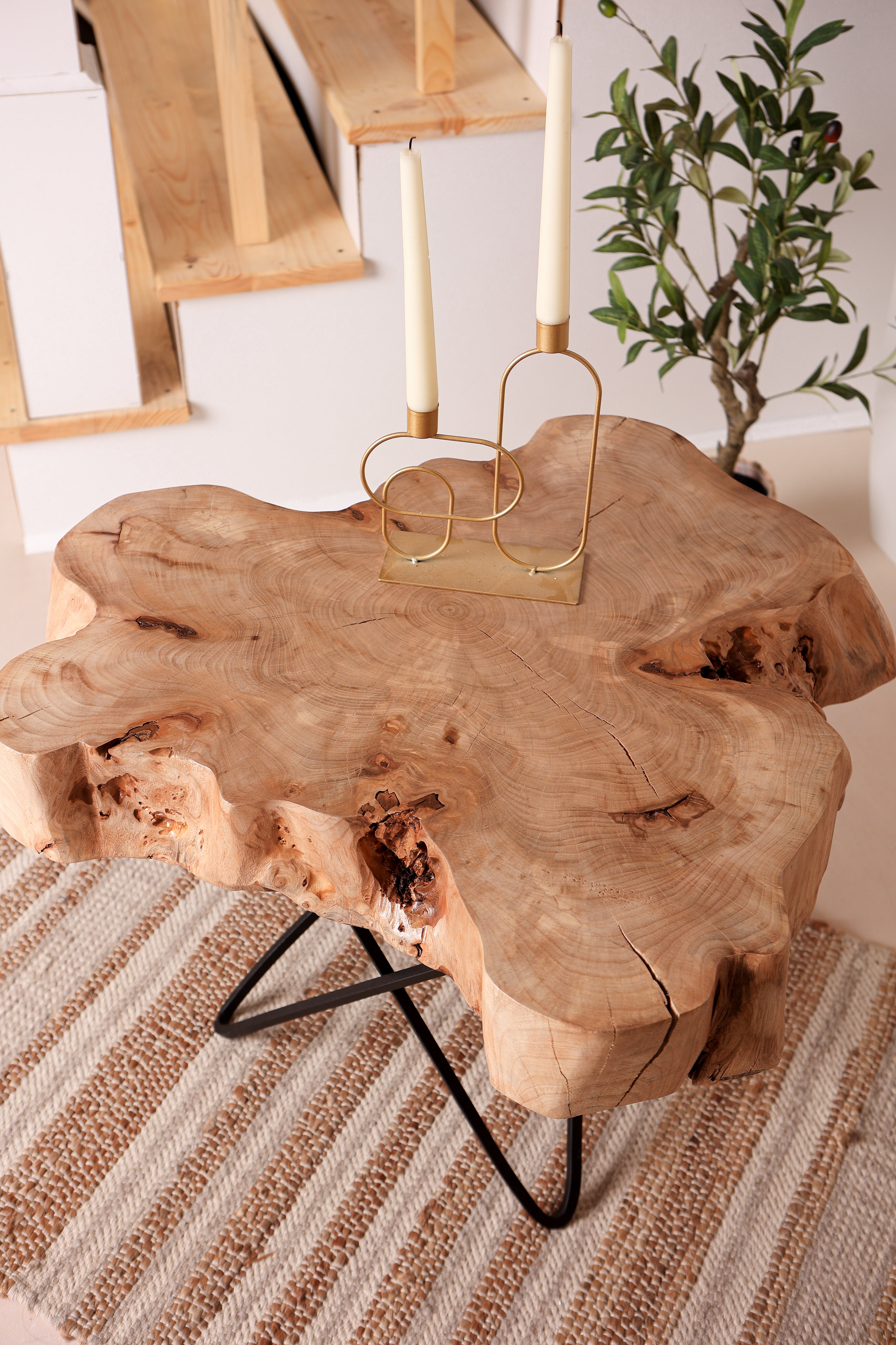 Couchtisch aus Ulmenholz / Beistelltisch aus Massivholz / Baumscheibe / Baumstamm / Holzscheibe / Rundschnittholz- HolzRepublik