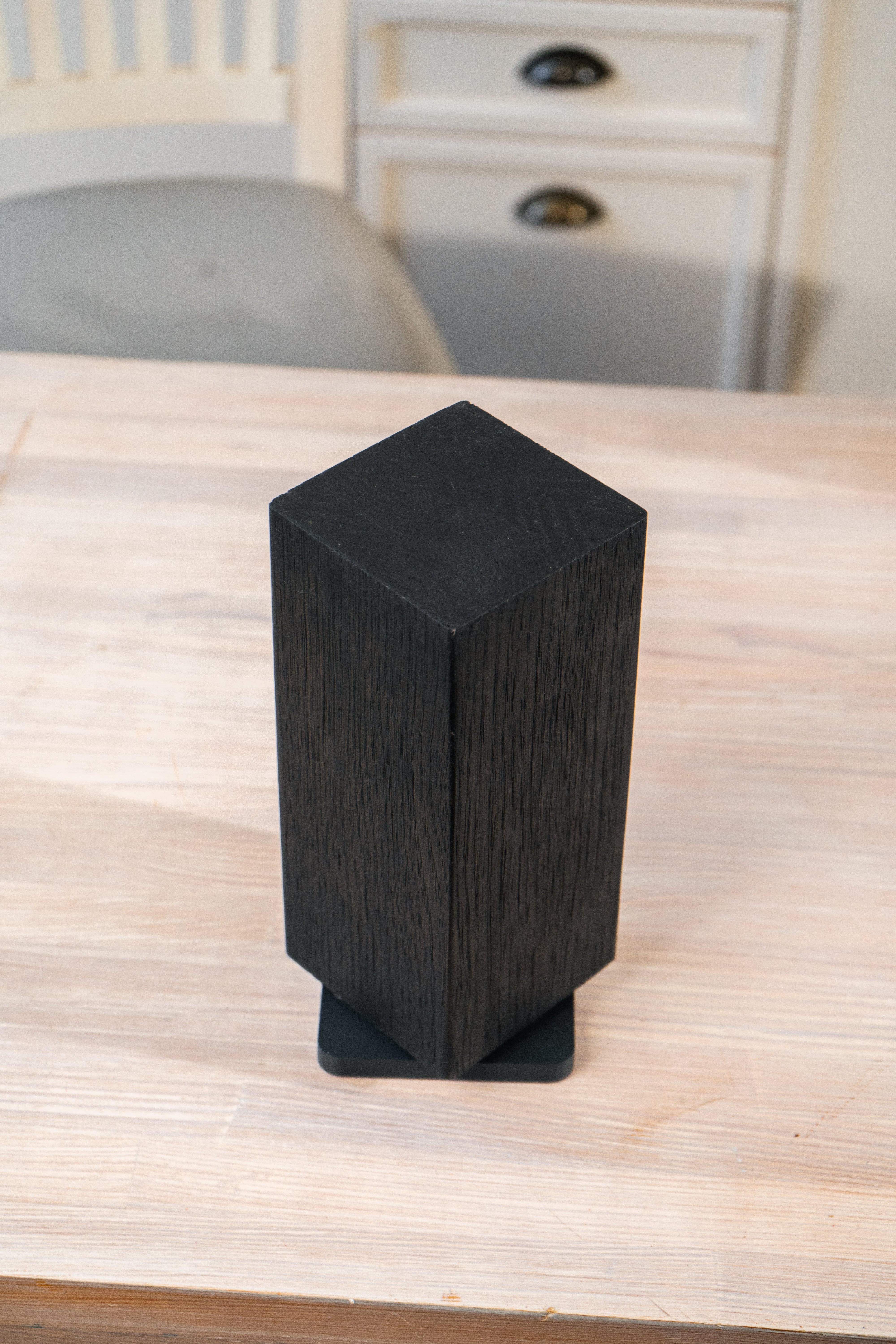 360° Magnetischer Messerblock aus Holz, Handgefertigter Messerhalter, Drehbarer Messerorganizer-Graphit- HolzRepublik