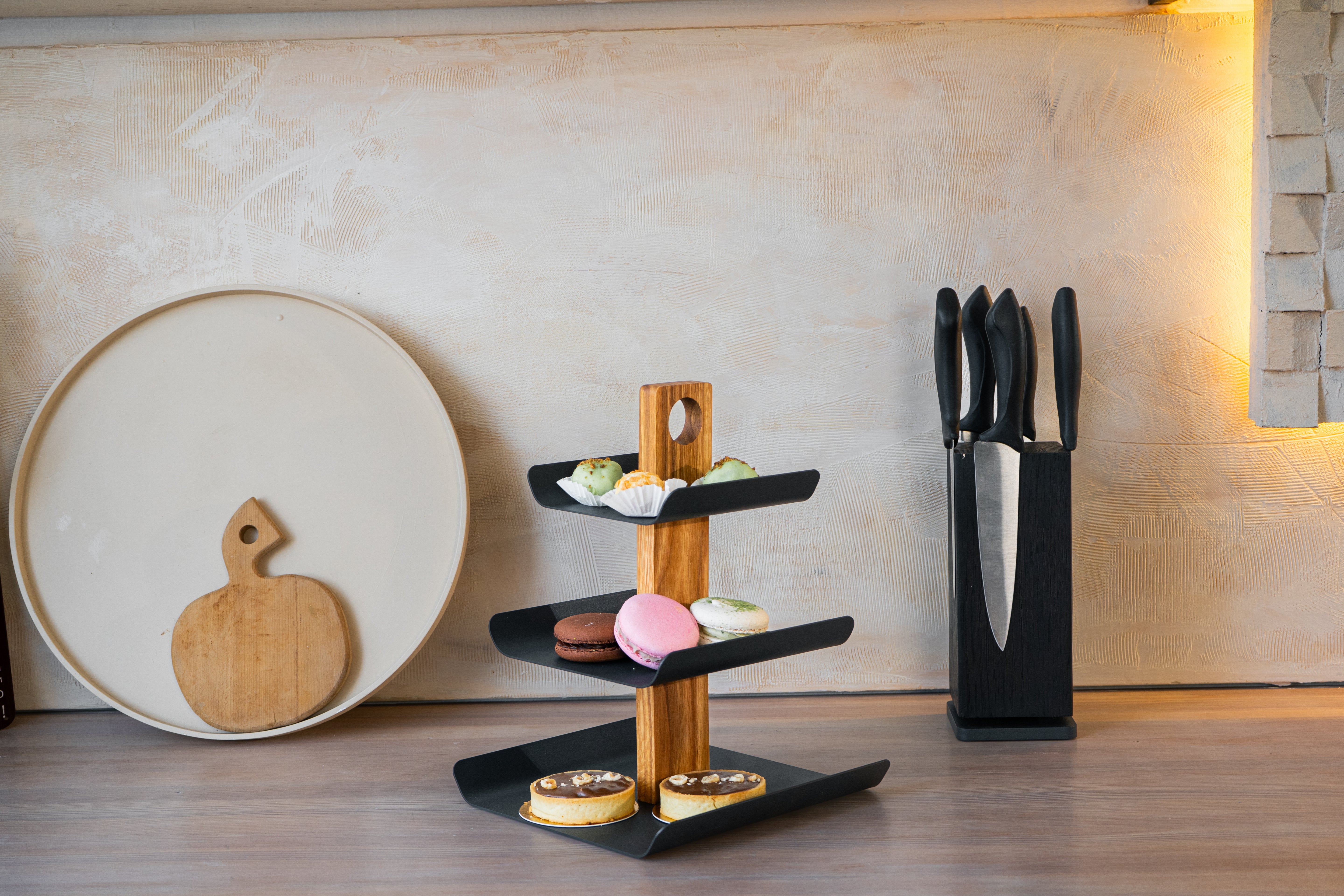 3-stöckige Etagere aus Holz und Metall – Servierständer für Cupcakes, Obst & Desserts / Kuchenständer / Gebäckständer / Candy Bar - Schwarz- HolzRepublik