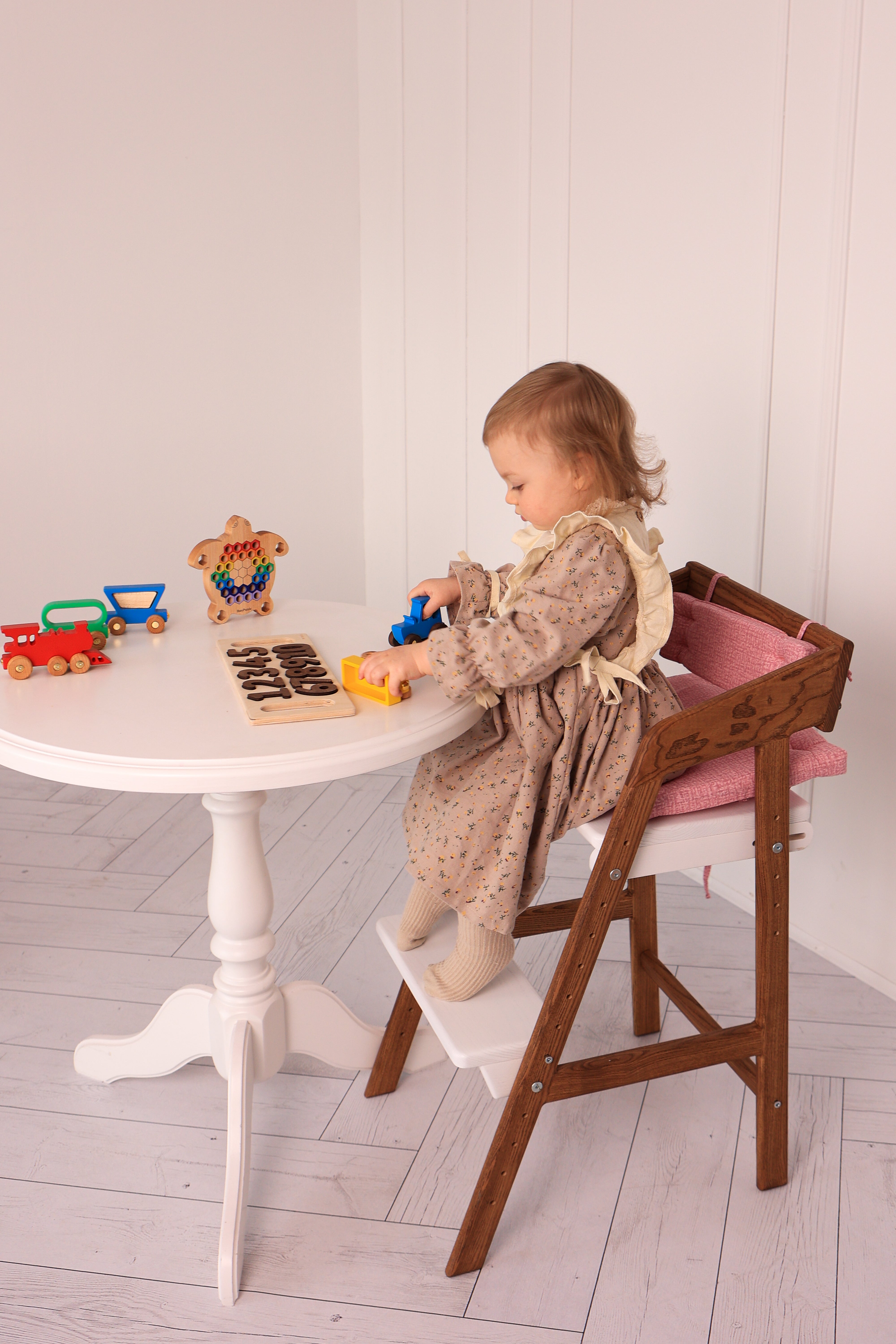 Anatomischer Kinderstuhl / Hochstuhl– Wächst mit Ihrem Kind- HolzRepublik
