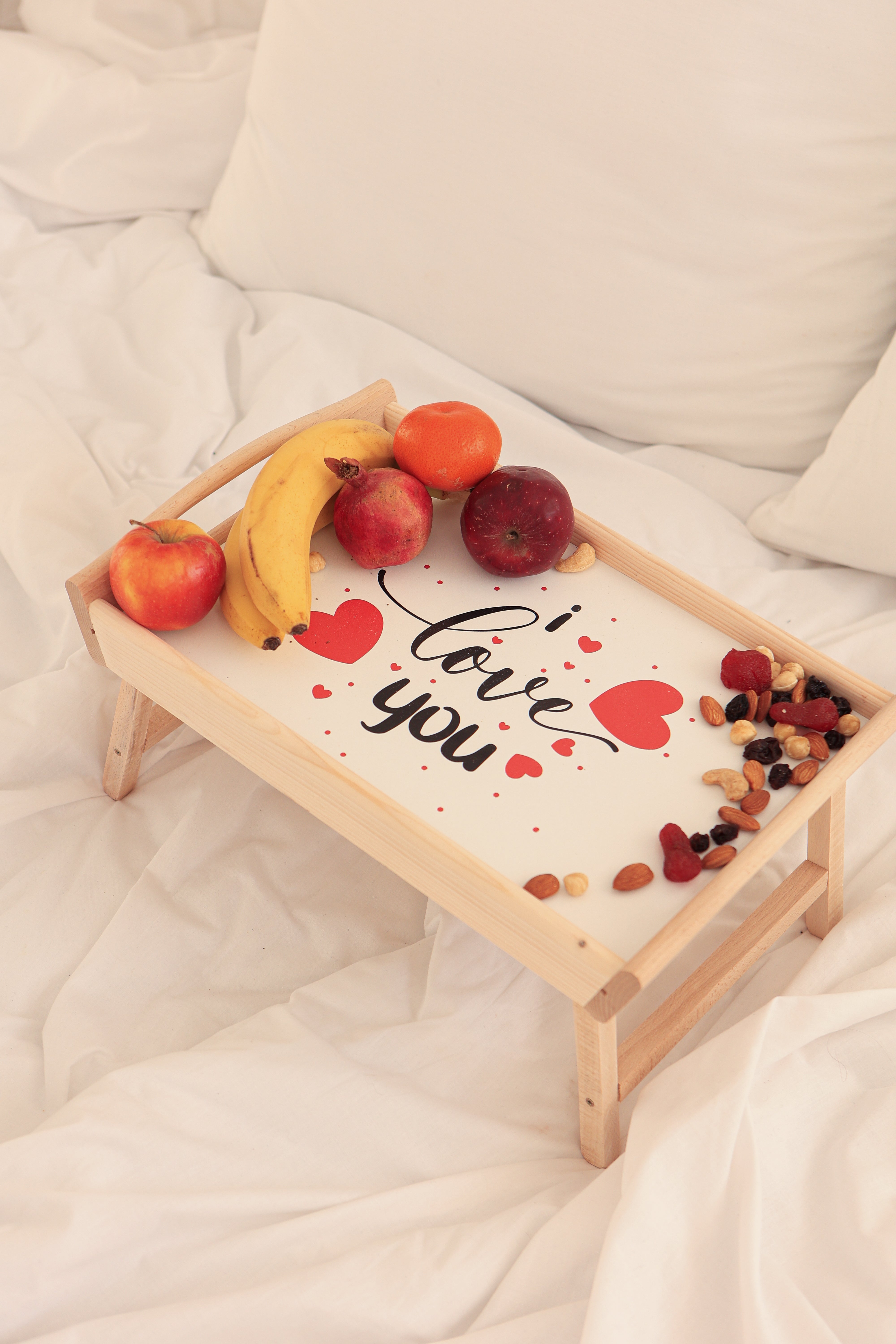 Holztablett "ILY", mit Füßen- HolzRepublik