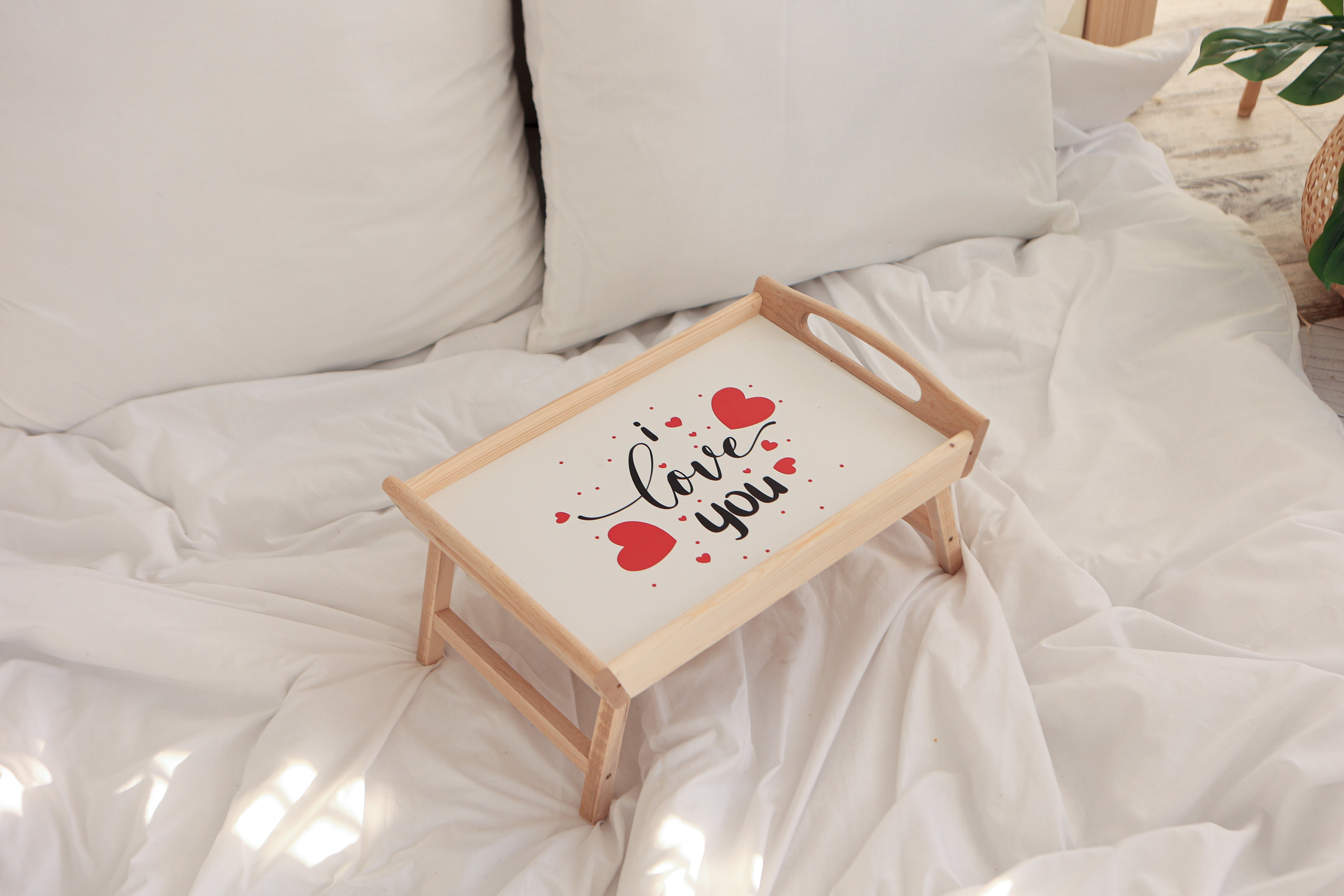 Holztablett "ILY", mit Füßen- HolzRepublik