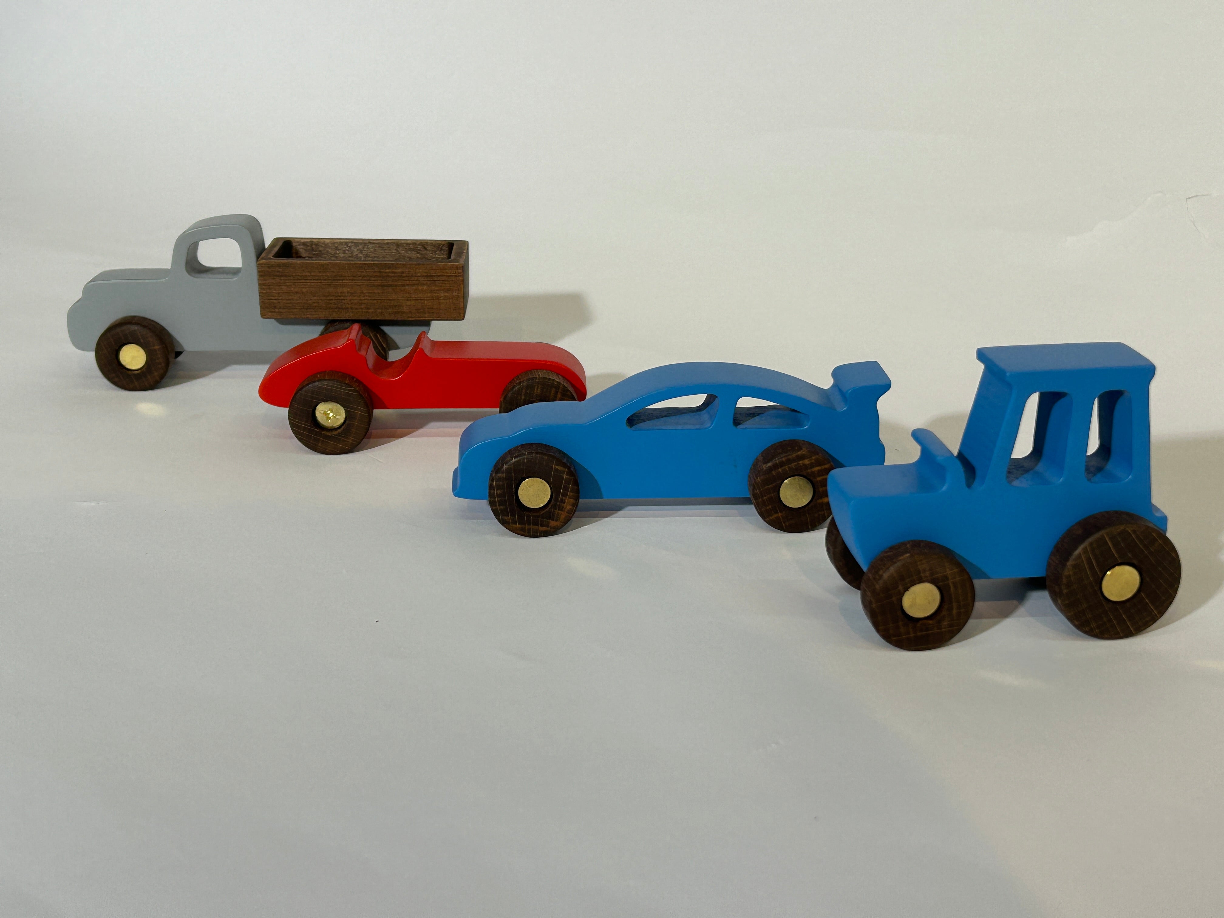 Bunte Holzspielzeugautos: Abenteuer im Kinderzimmer- HolzRepublik