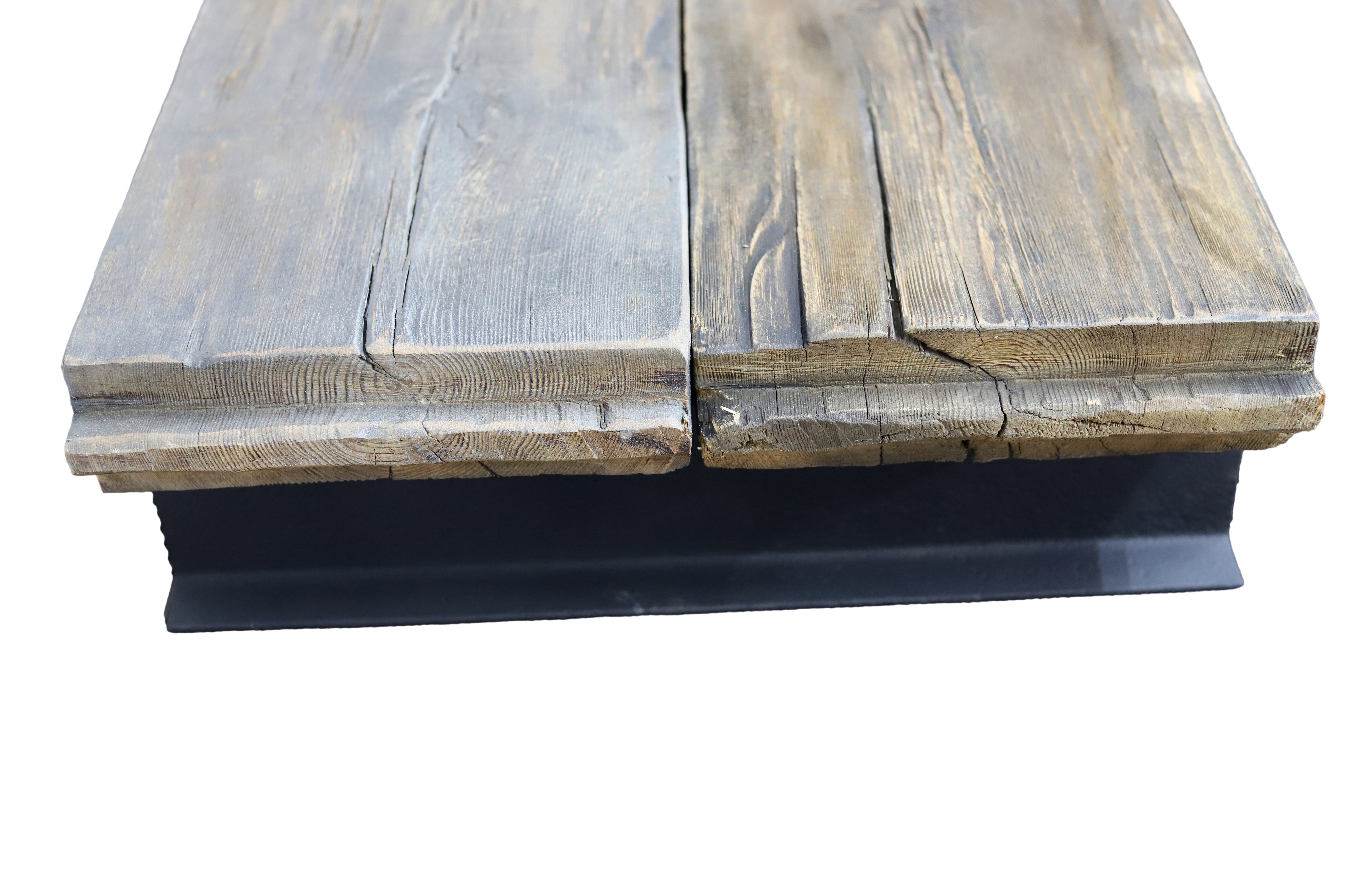 Rustikaler Couchtisch 106x71x28 cm aus originalem altem Holz / aus recyceltem Altholz- HolzRepublik