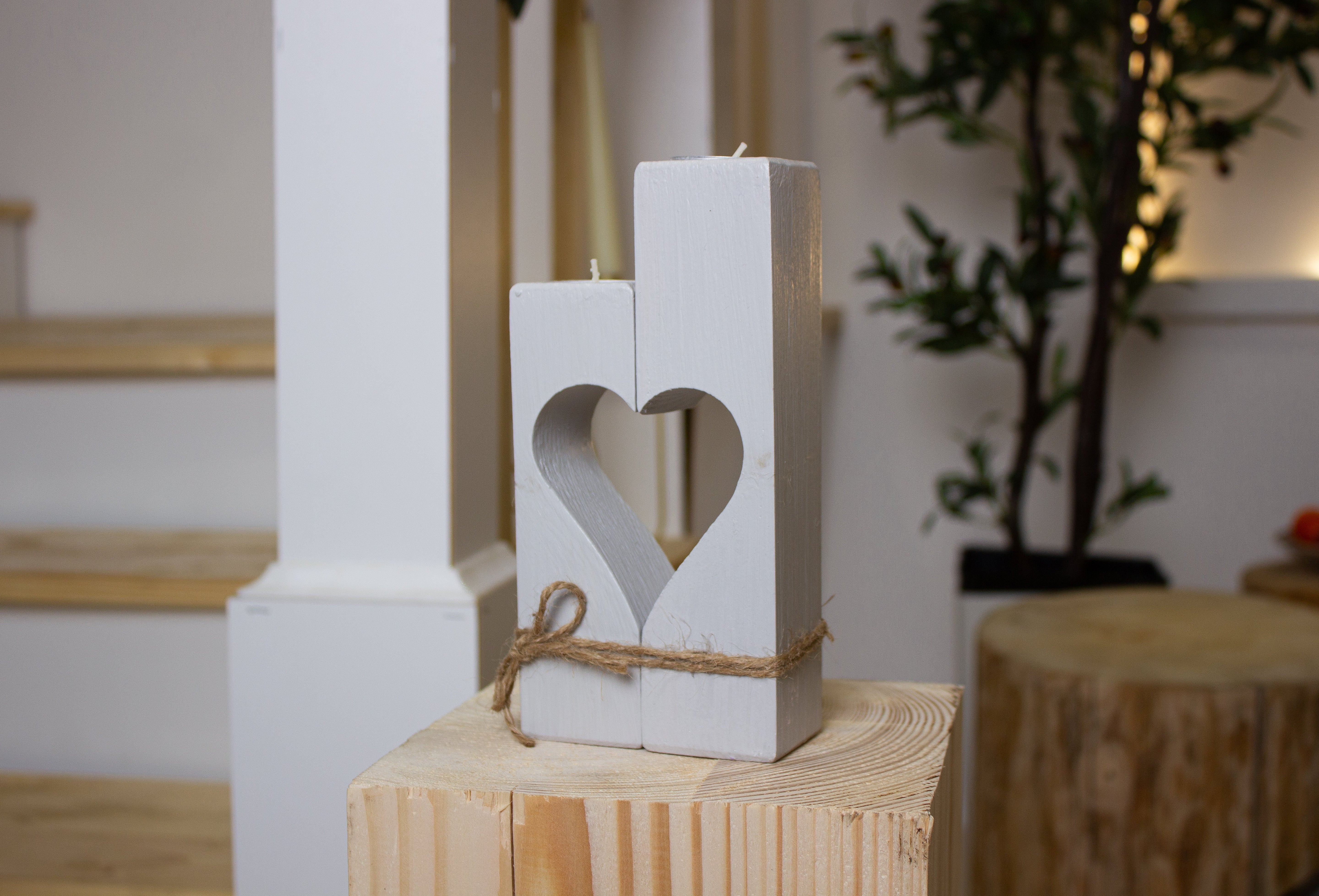 Holz Kerzenhalter mit Herzform - Grau- HolzRepublik