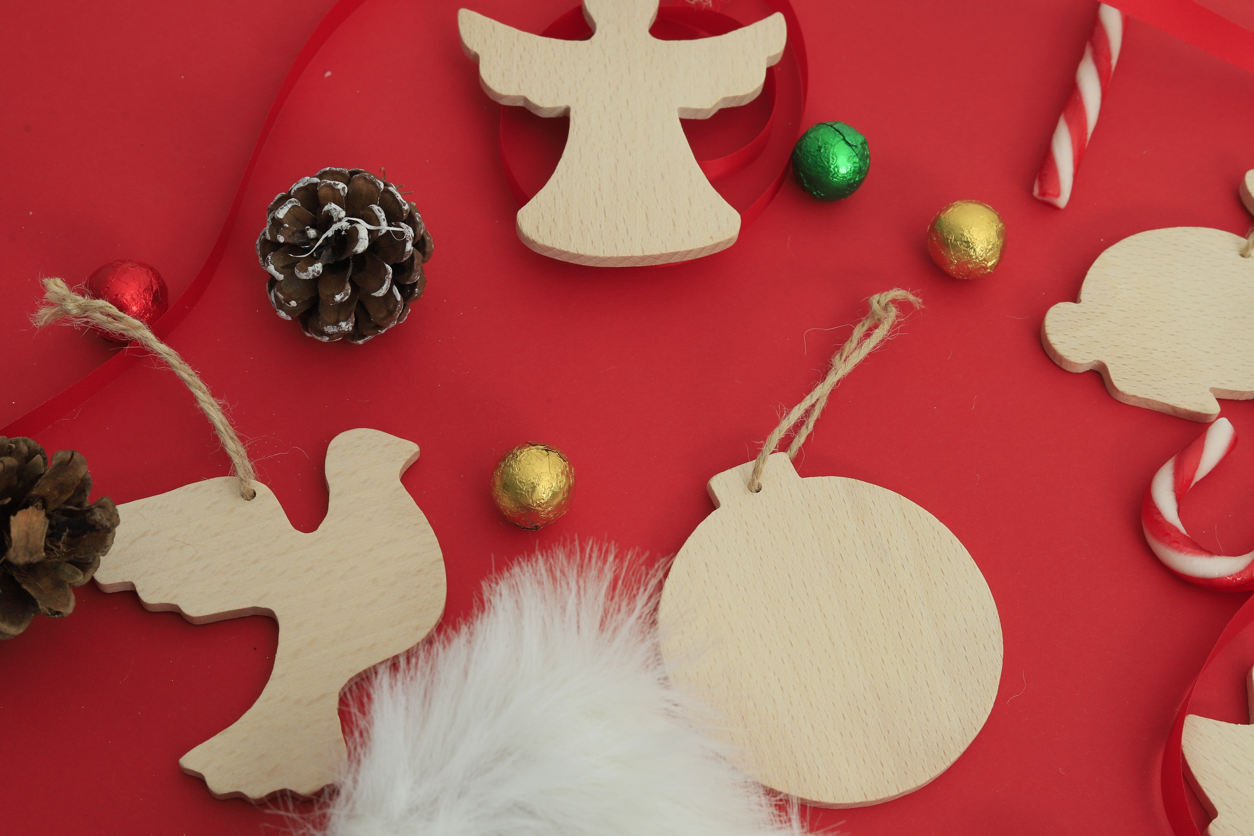 Set aus 10 handgefertigten Holzfiguren aus massivem Buchenholz – Weihnachtsbaumschmuck- HolzRepublik