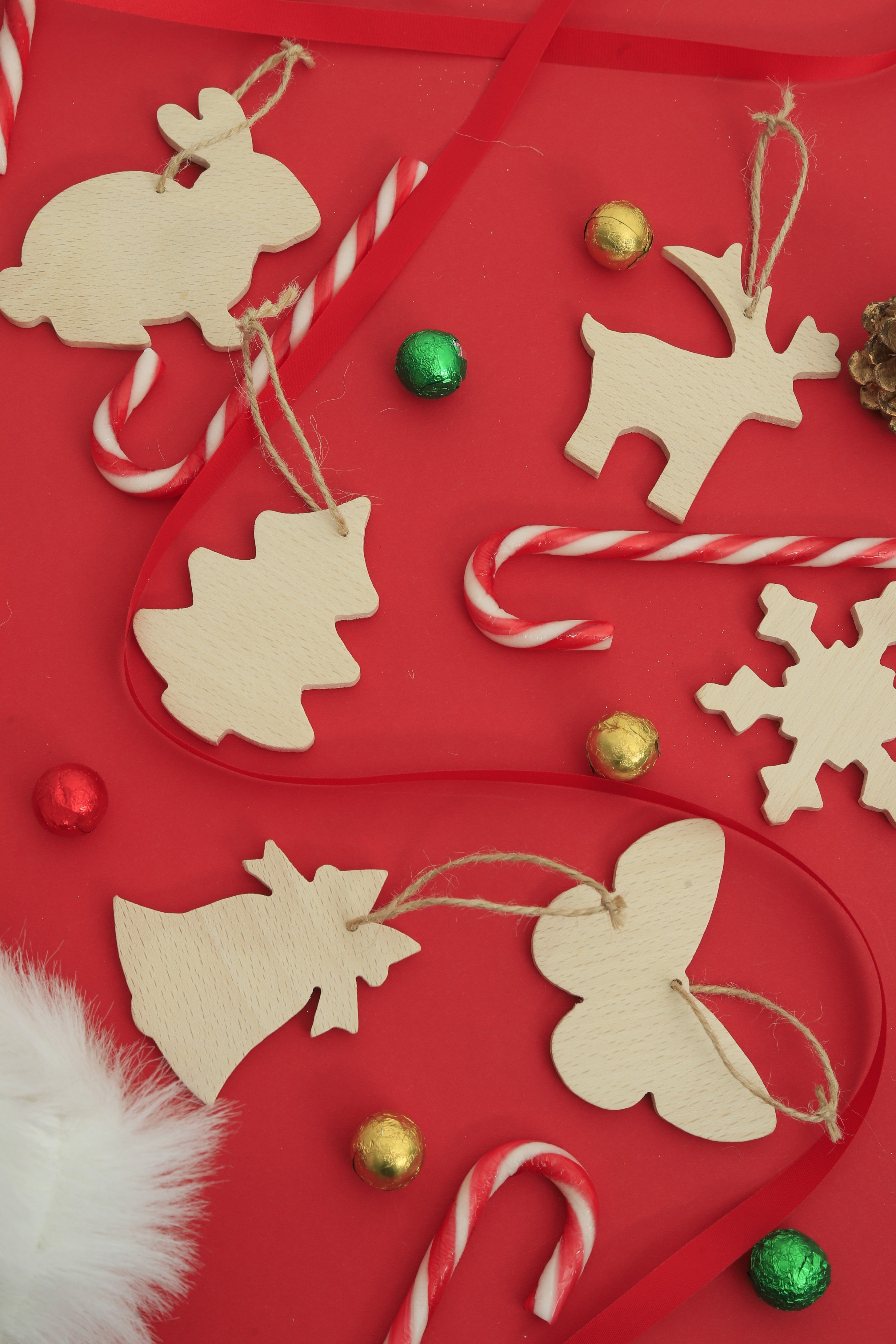 Set aus 10 handgefertigten Holzfiguren aus massivem Buchenholz – Weihnachtsbaumschmuck- HolzRepublik
