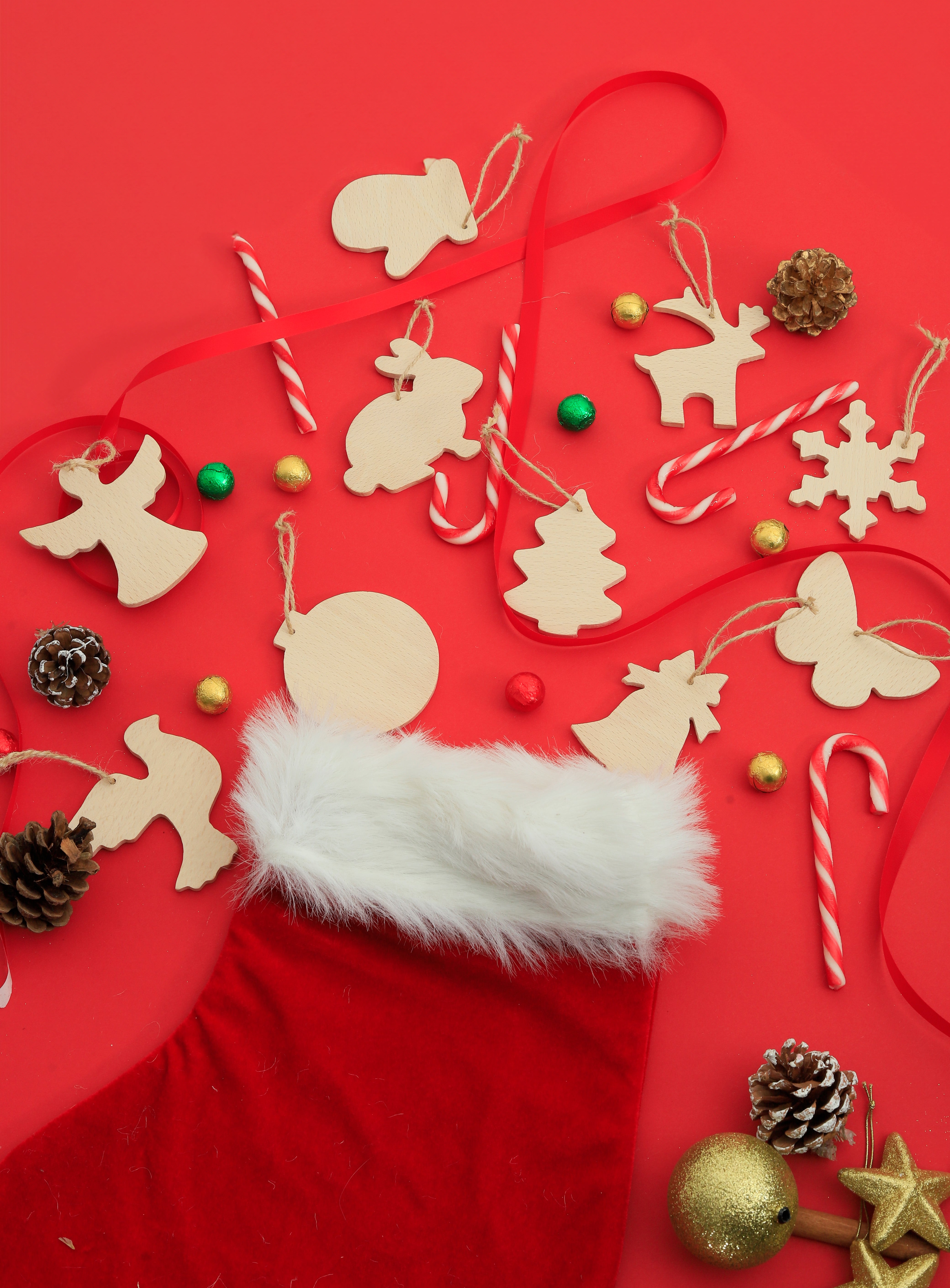Set aus 10 handgefertigten Holzfiguren aus massivem Buchenholz – Weihnachtsbaumschmuck- HolzRepublik