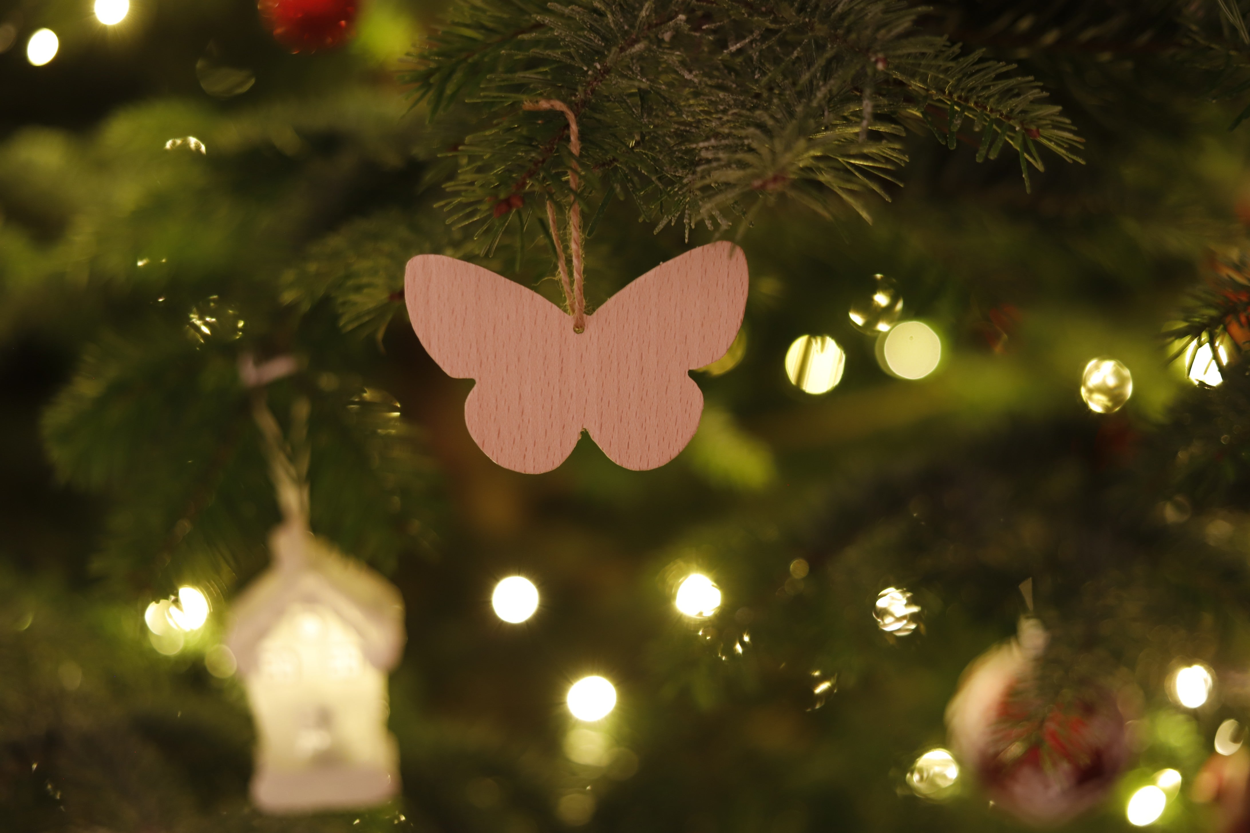 Set aus 10 handgefertigten Holzfiguren aus massivem Buchenholz – Weihnachtsbaumschmuck- HolzRepublik