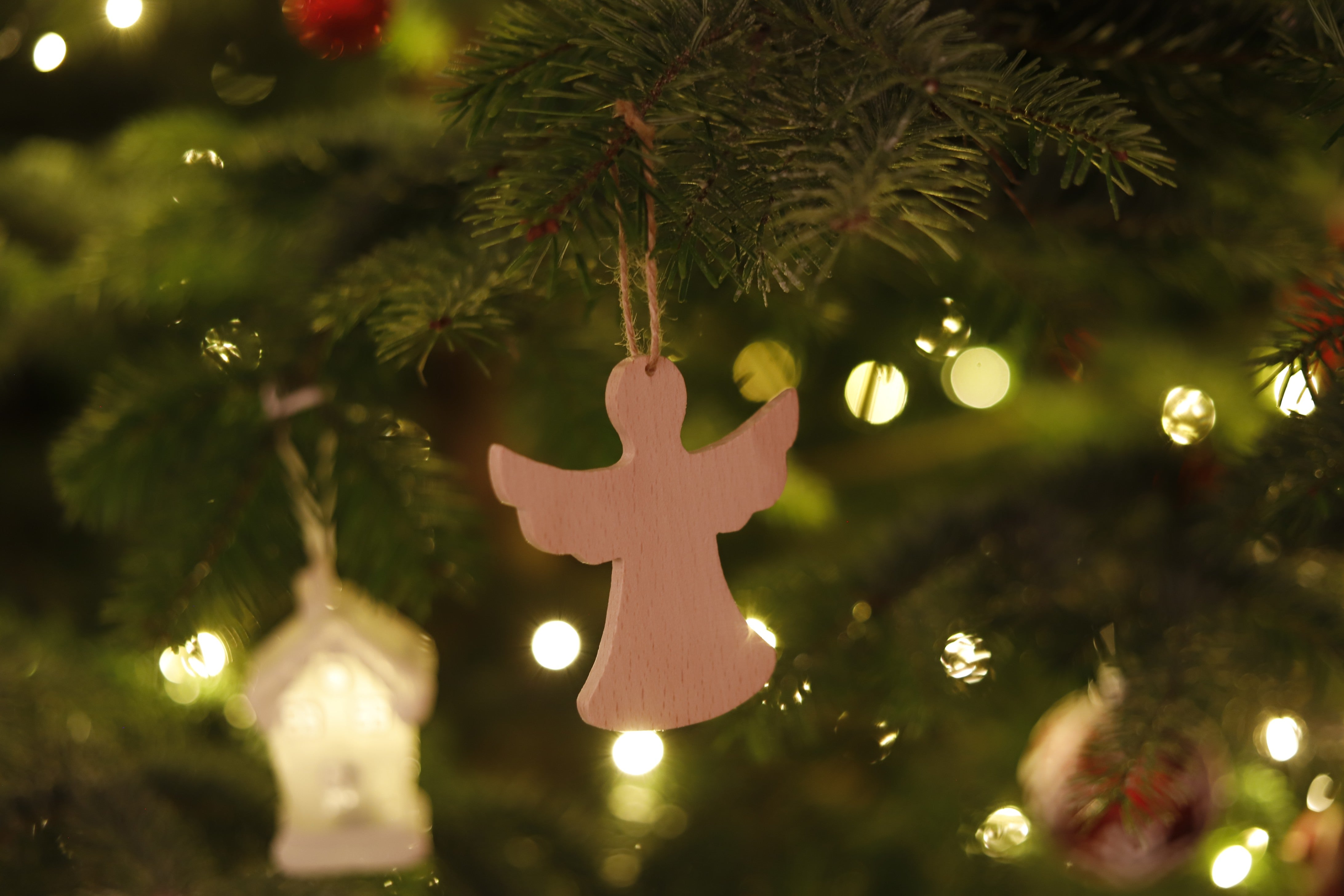 Set aus 10 handgefertigten Holzfiguren aus massivem Buchenholz – Weihnachtsbaumschmuck- HolzRepublik