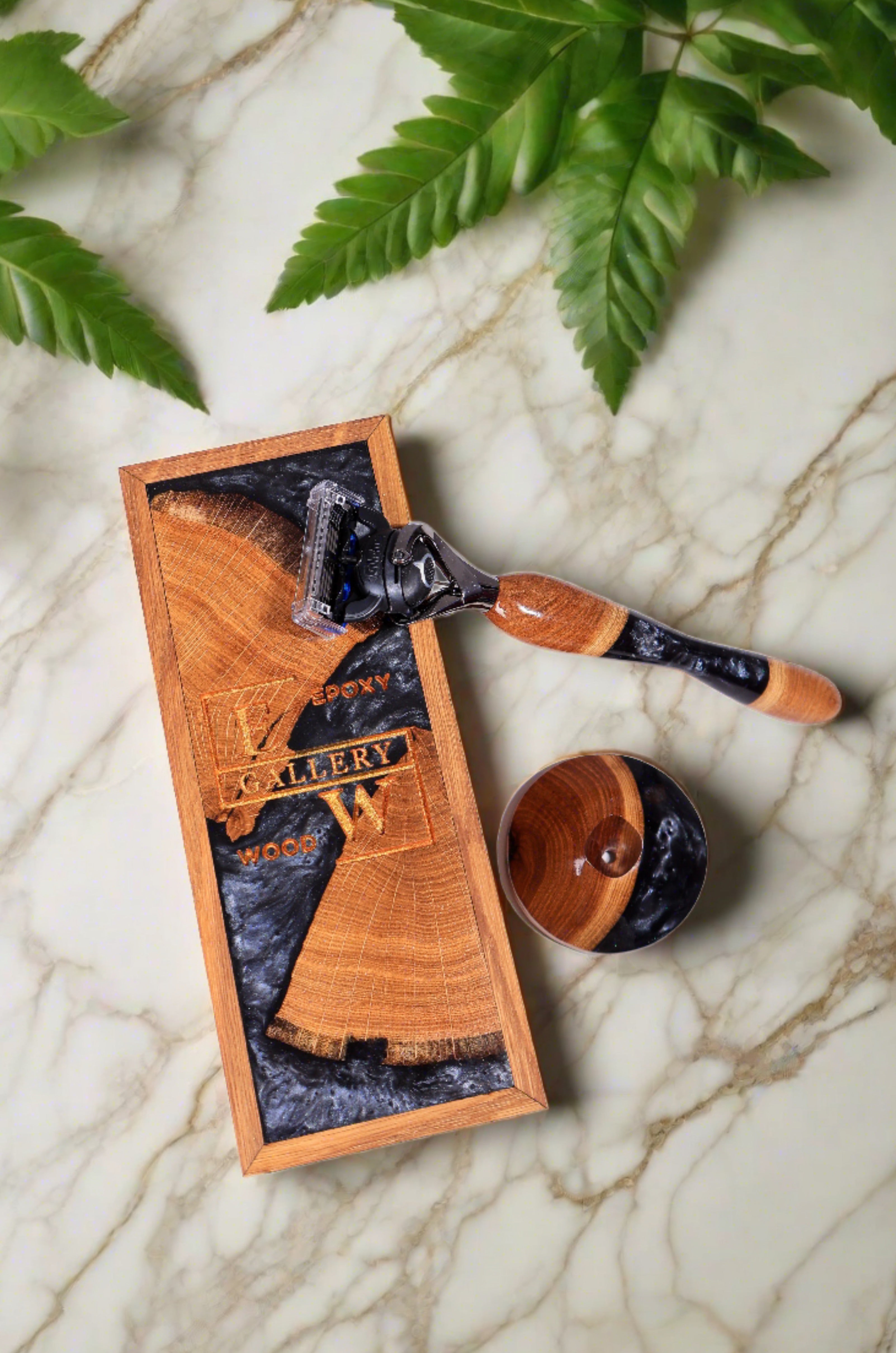 Eleganter Rasierer mit Holzgriff, Ständer und Geschenkbox- HolzRepublik