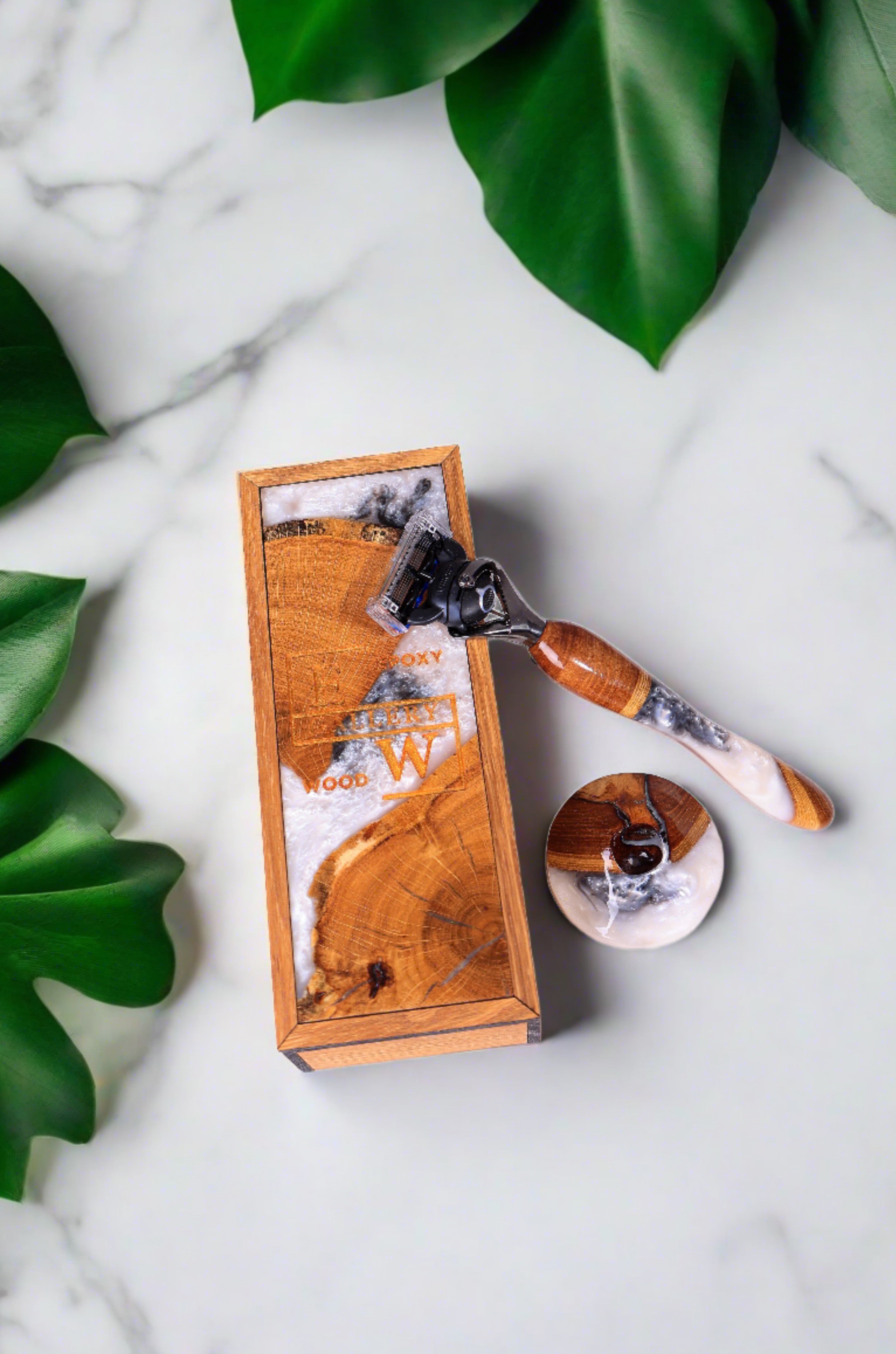 Eleganter Rasierer mit Holzgriff, Ständer und Geschenkbox- HolzRepublik