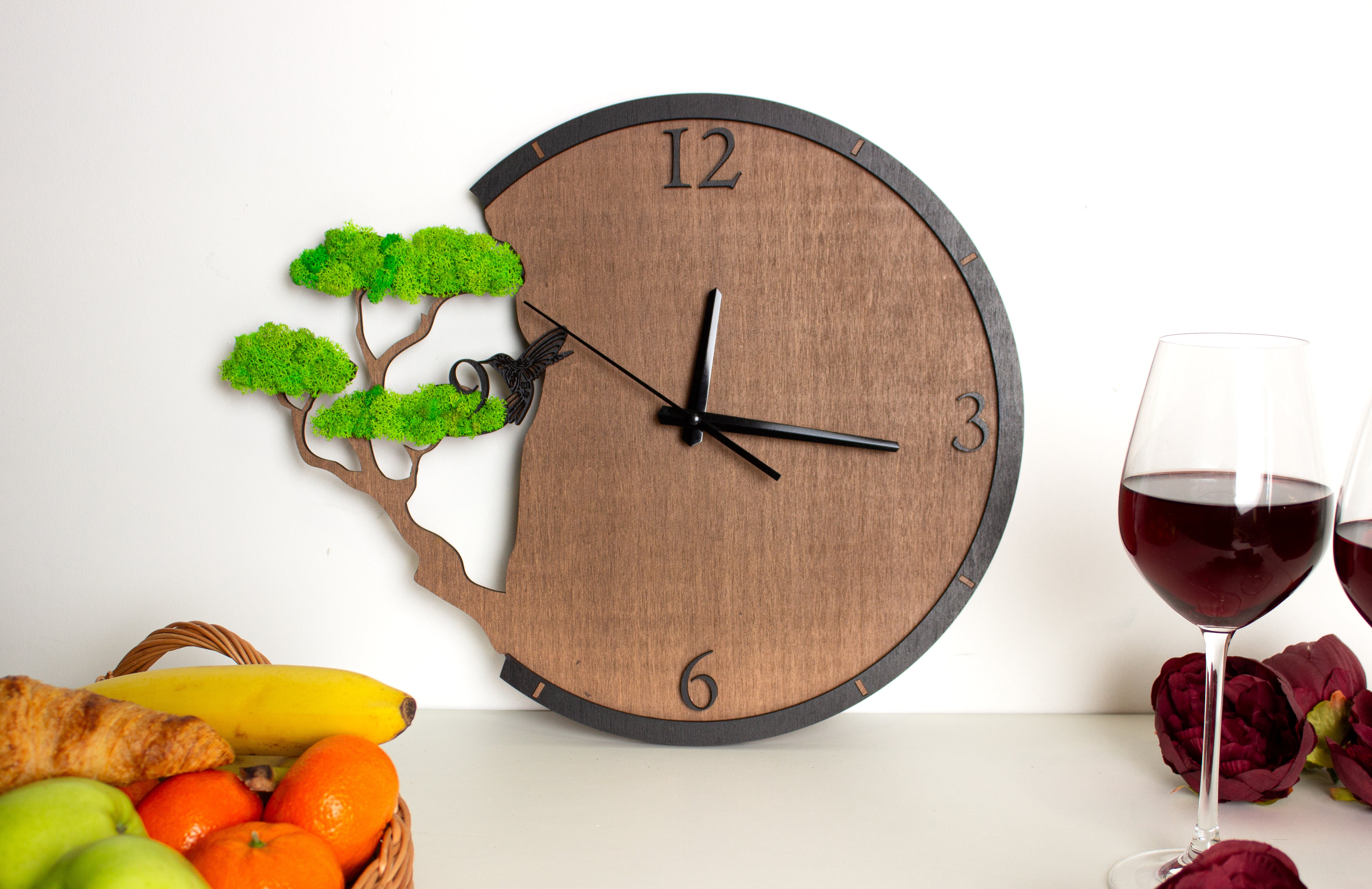 Holzwanduhr "Bonsai" mit Moos- HolzRepublik