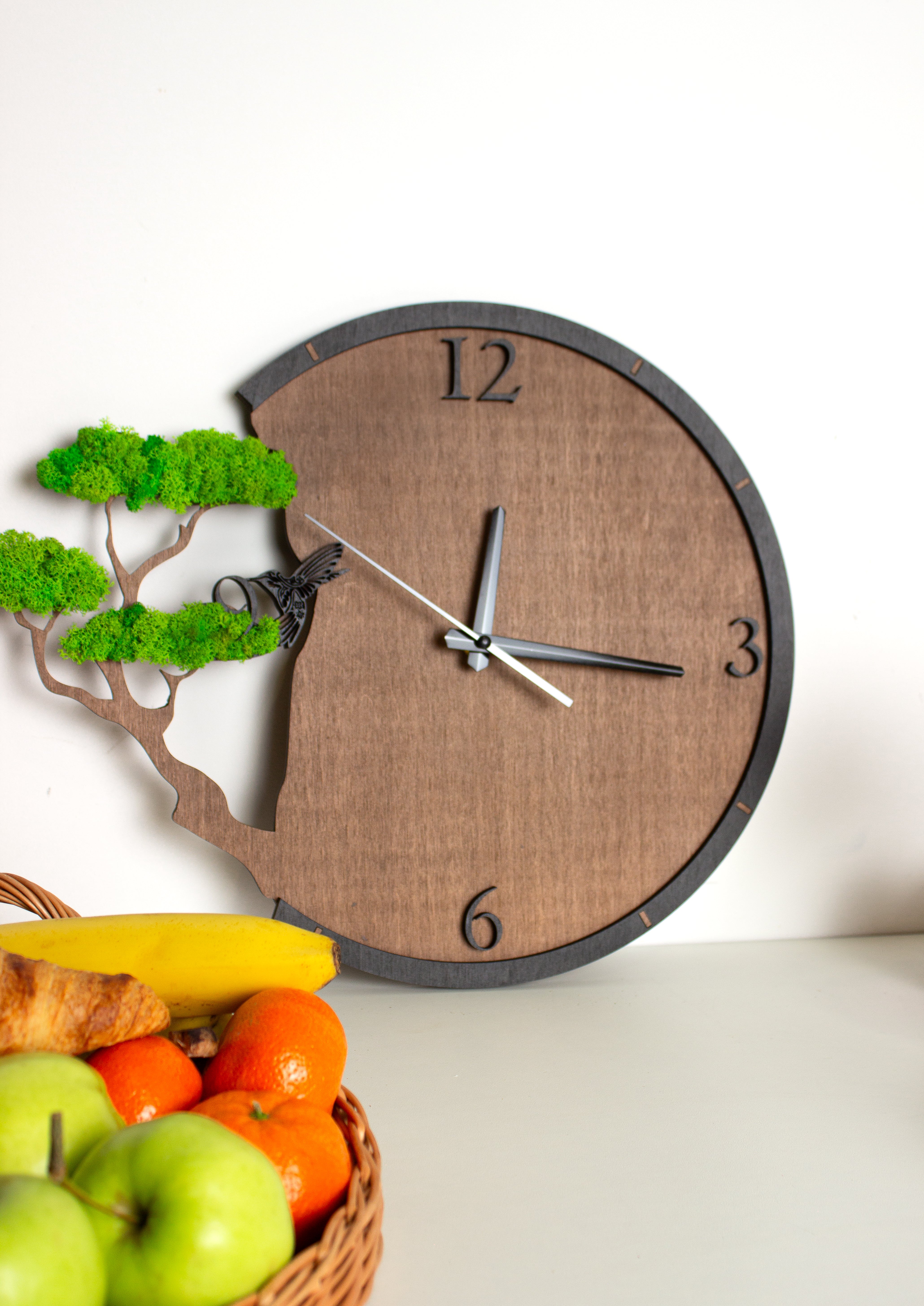 Holzwanduhr "Bonsai" mit Moos- HolzRepublik