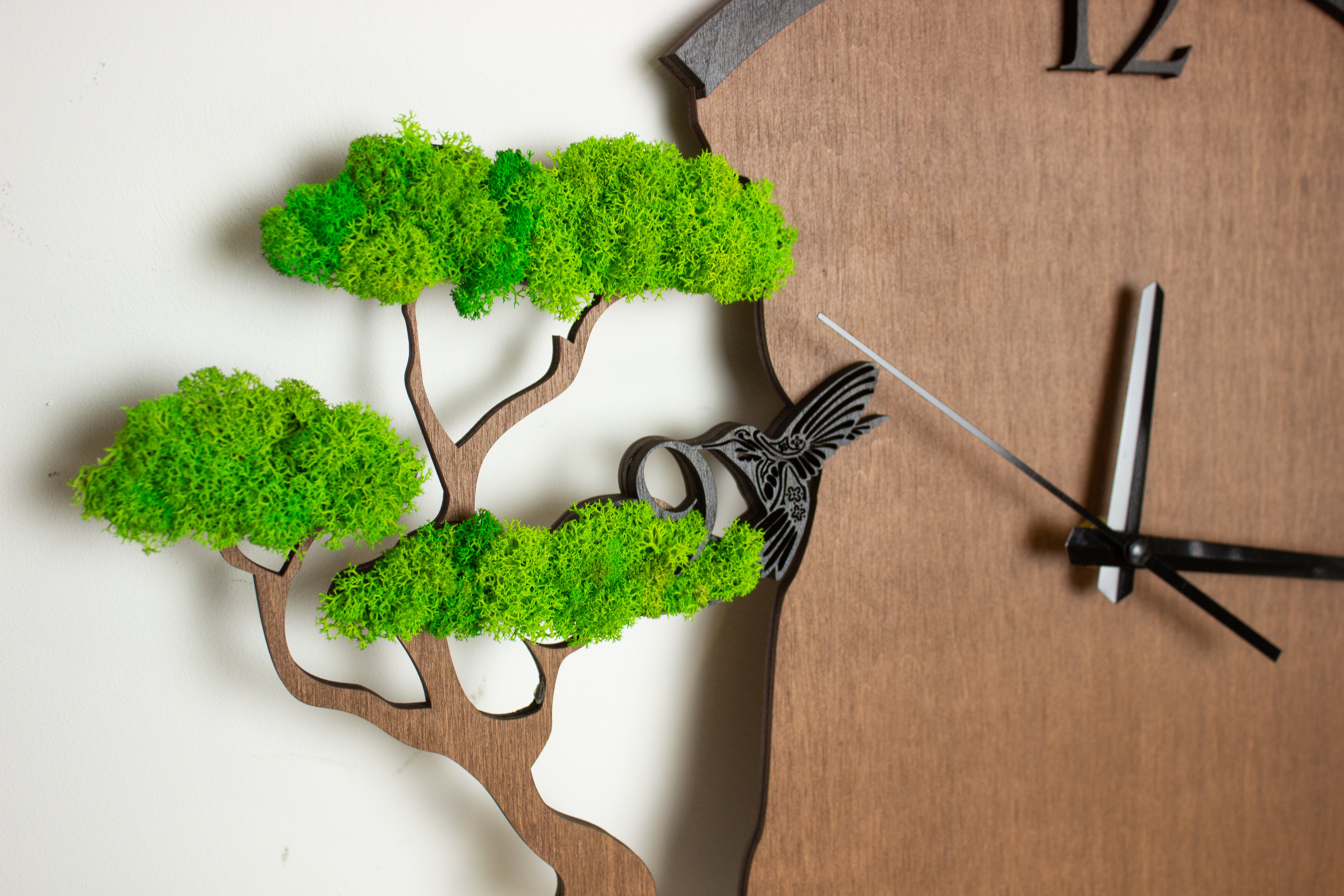 Holzwanduhr "Bonsai" mit Moos- HolzRepublik