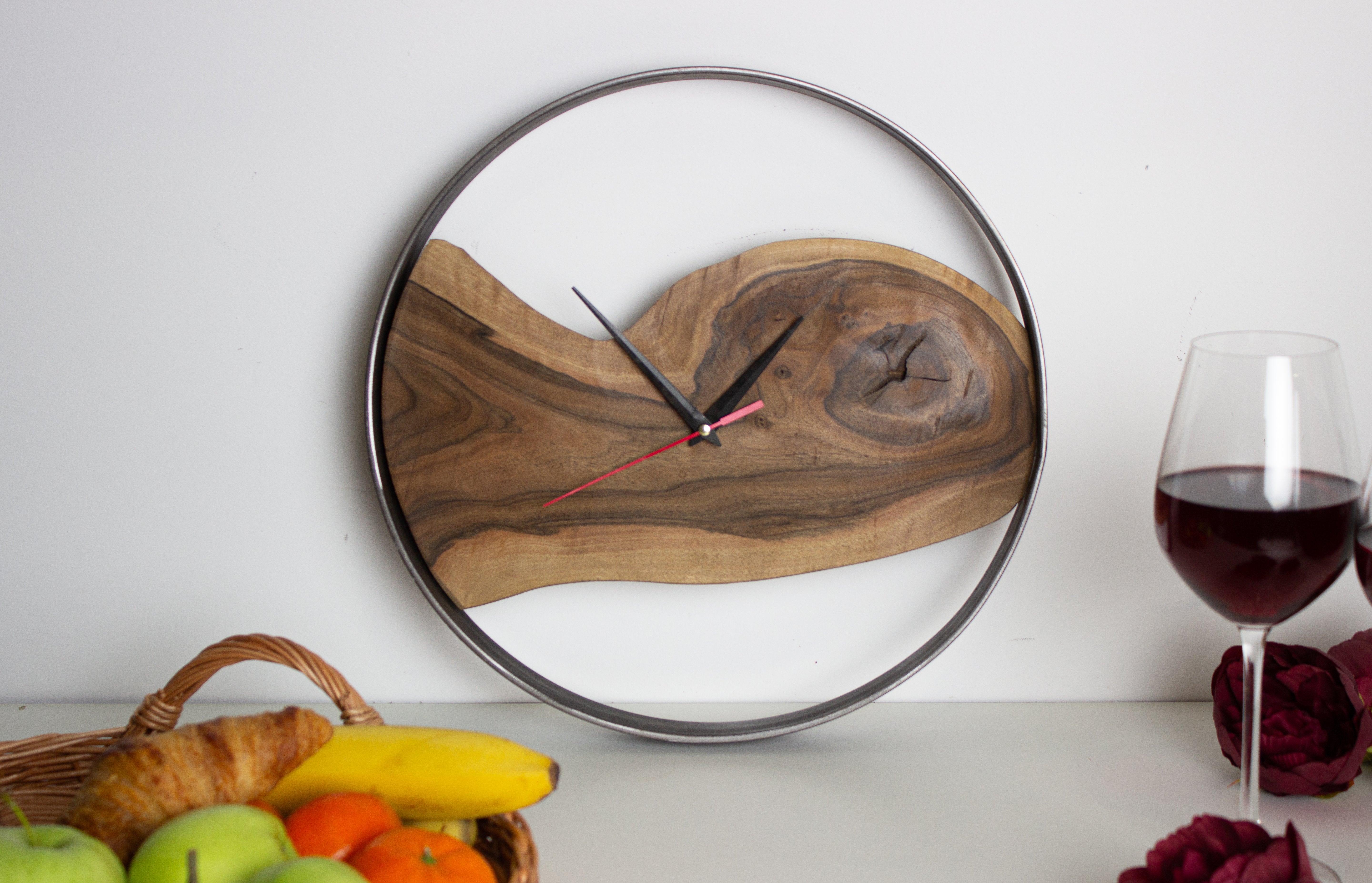Handgefertigte Wanduhr – Im Loft-Stil aus Eichenholz- HolzRepublik