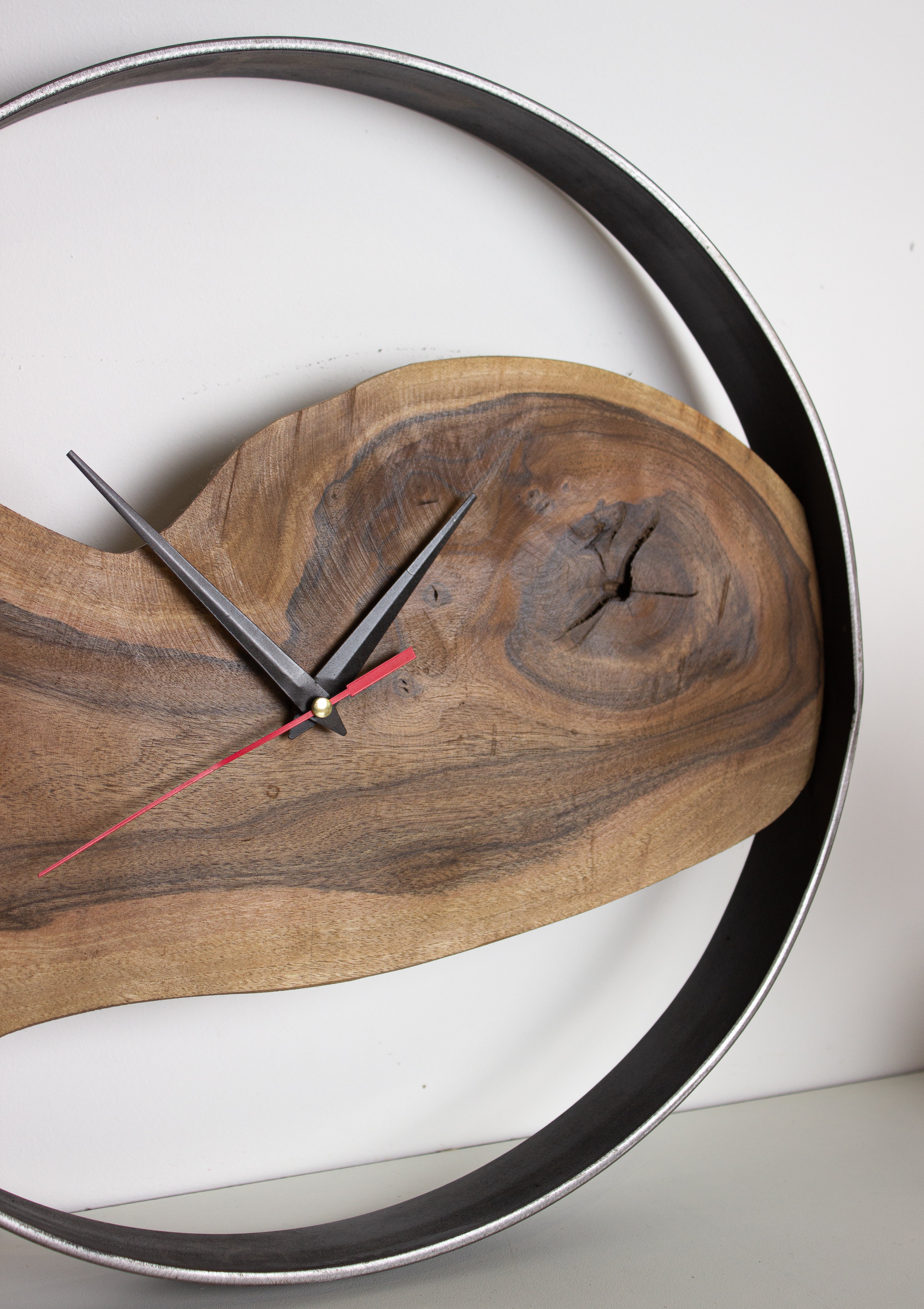 Handgefertigte Wanduhr – Im Loft-Stil aus Eichenholz- HolzRepublik