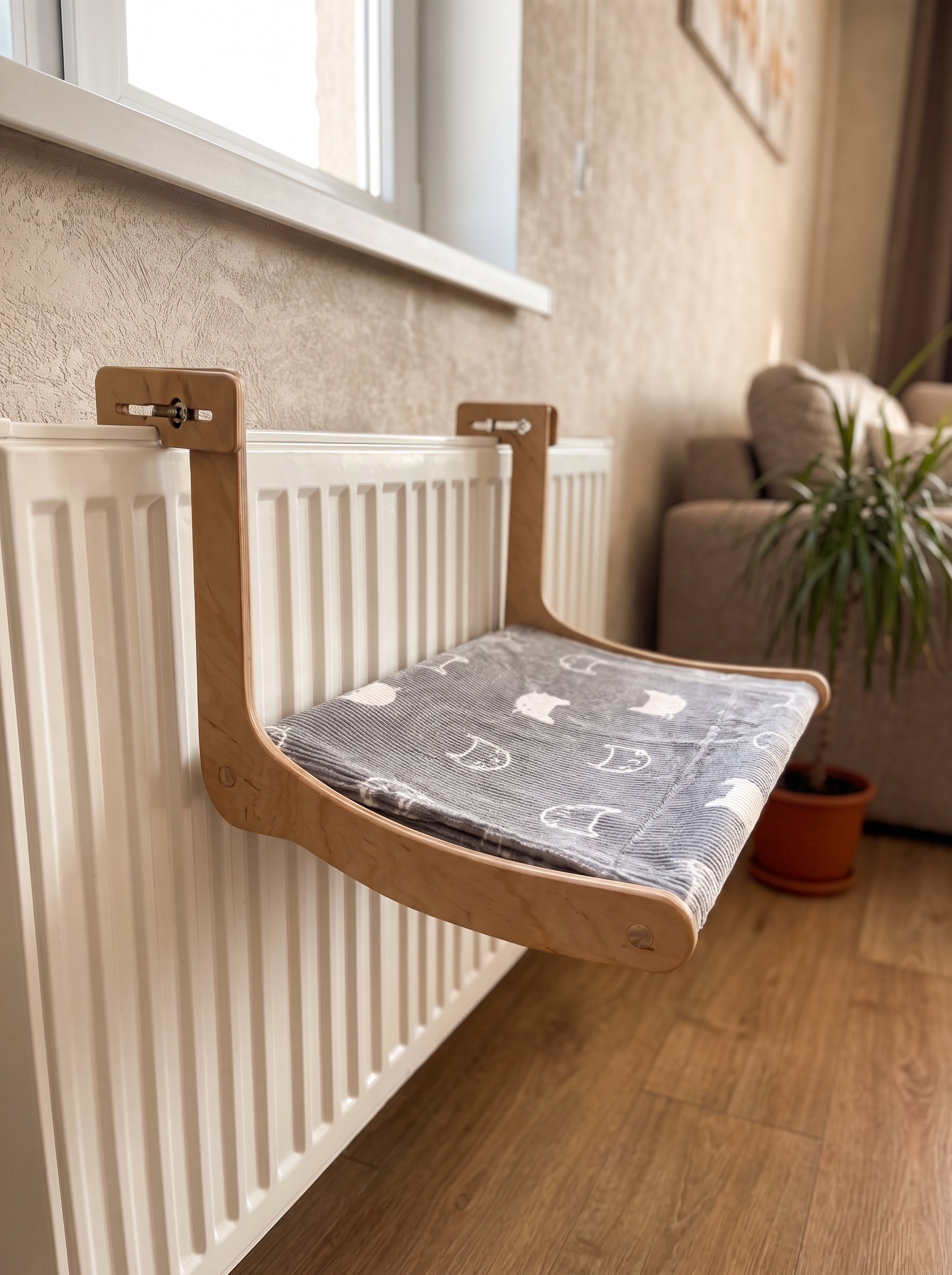 Katzenhängematte / Katzenbett aus Holz – Heizkörper-Hängeschaukel / Kuscheliger Rückzugsort für Katzen / Handgefertigte Hängematte