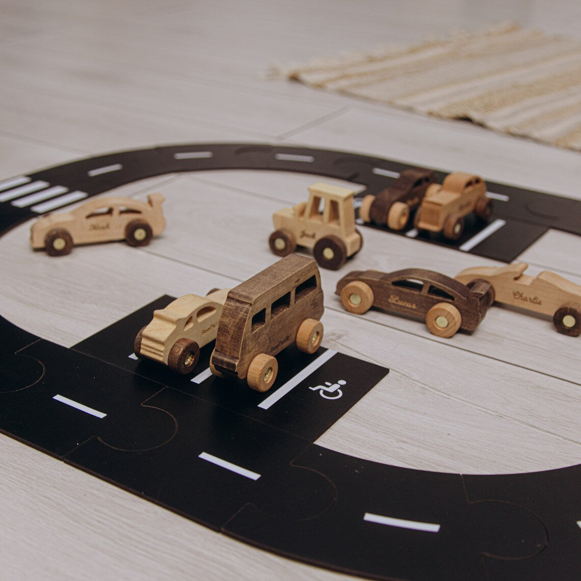 Hölzerne Autorennbahn: Kreatives Spielvergnügen- HolzRepublik