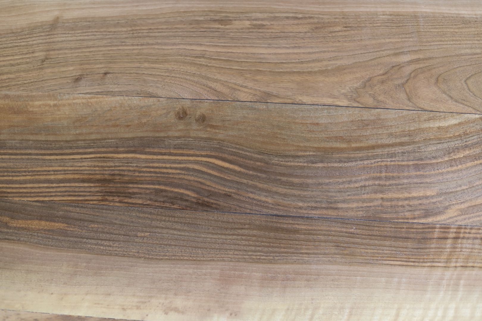 Ovale Esstischplatte aus Nussbaumholz / Holztischplatte- HolzRepublik