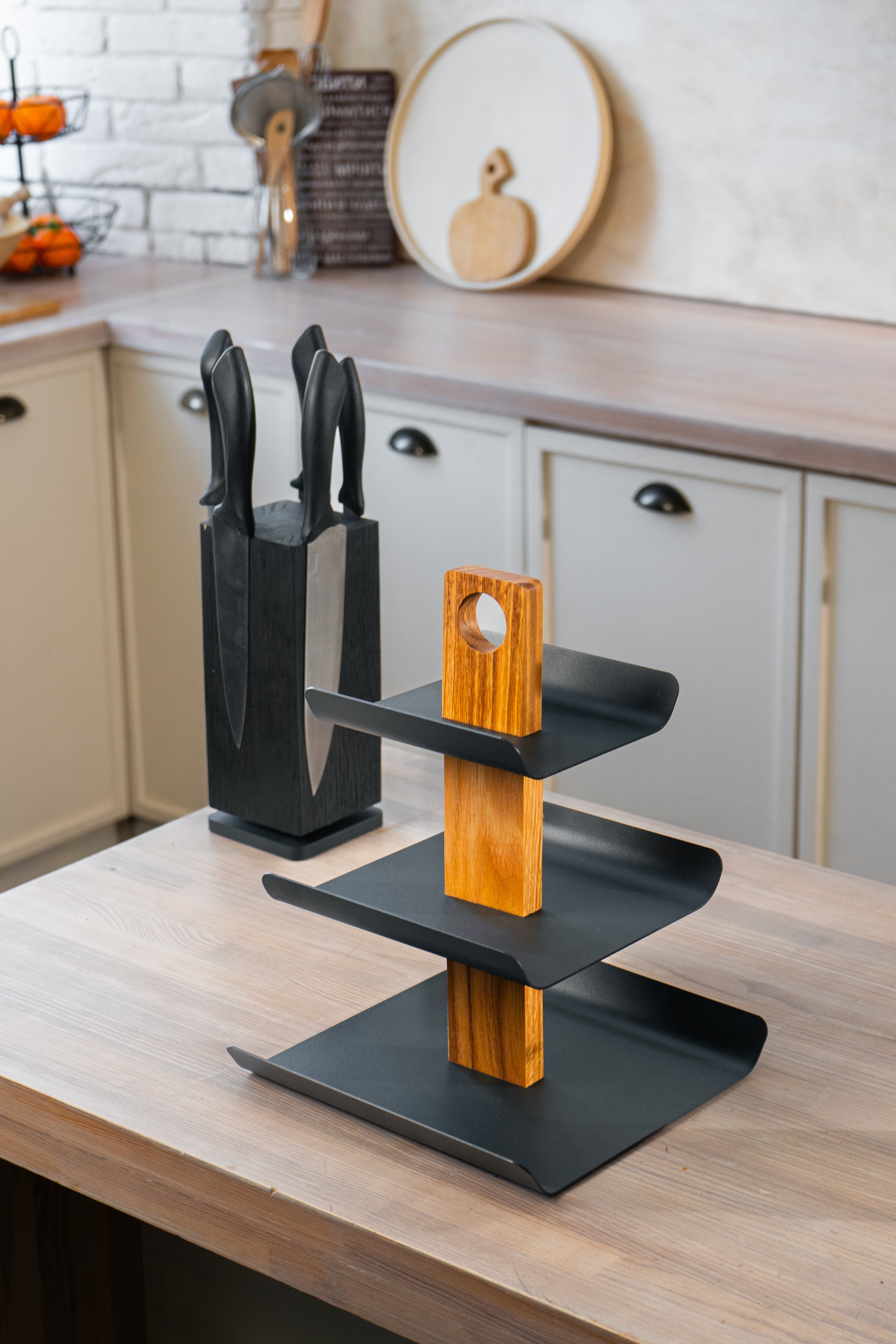 3-stöckige Etagere aus Holz und Metall – Servierständer für Cupcakes, Obst & Desserts / Kuchenständer / Gebäckständer / Candy Bar - Schwarz- HolzRepublik