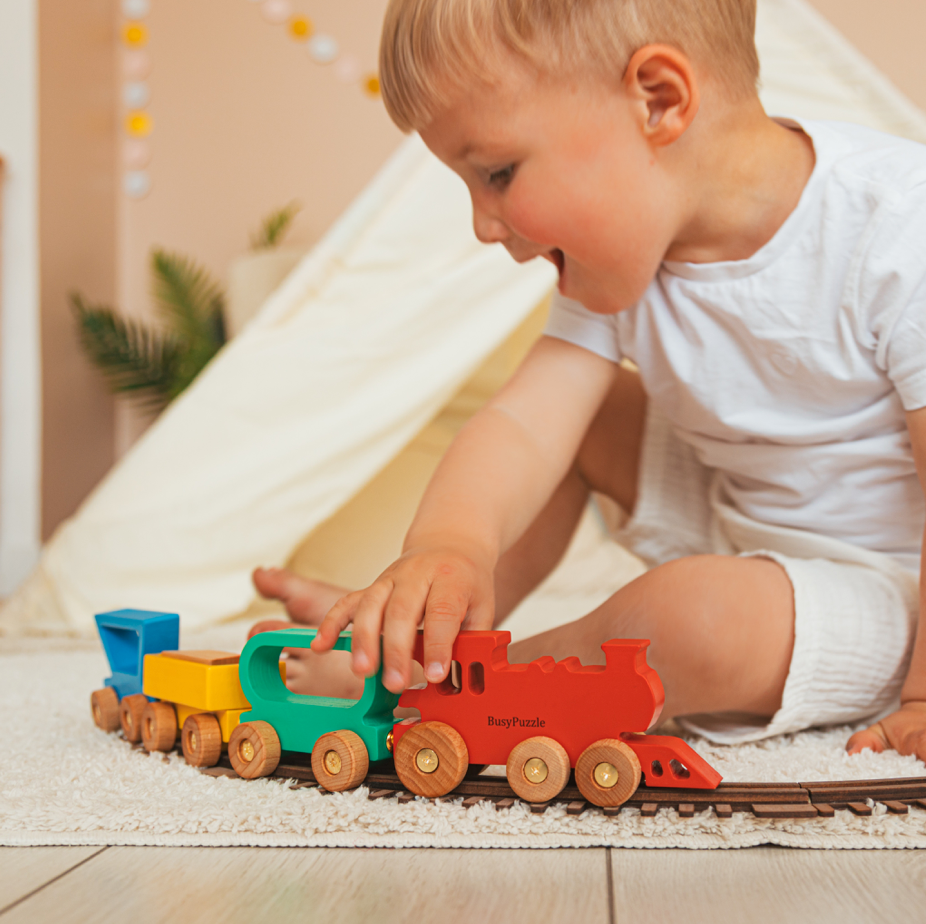 Farbiger Güterzug mit Magneten: Ein Klassiker für Generationen- HolzRepublik