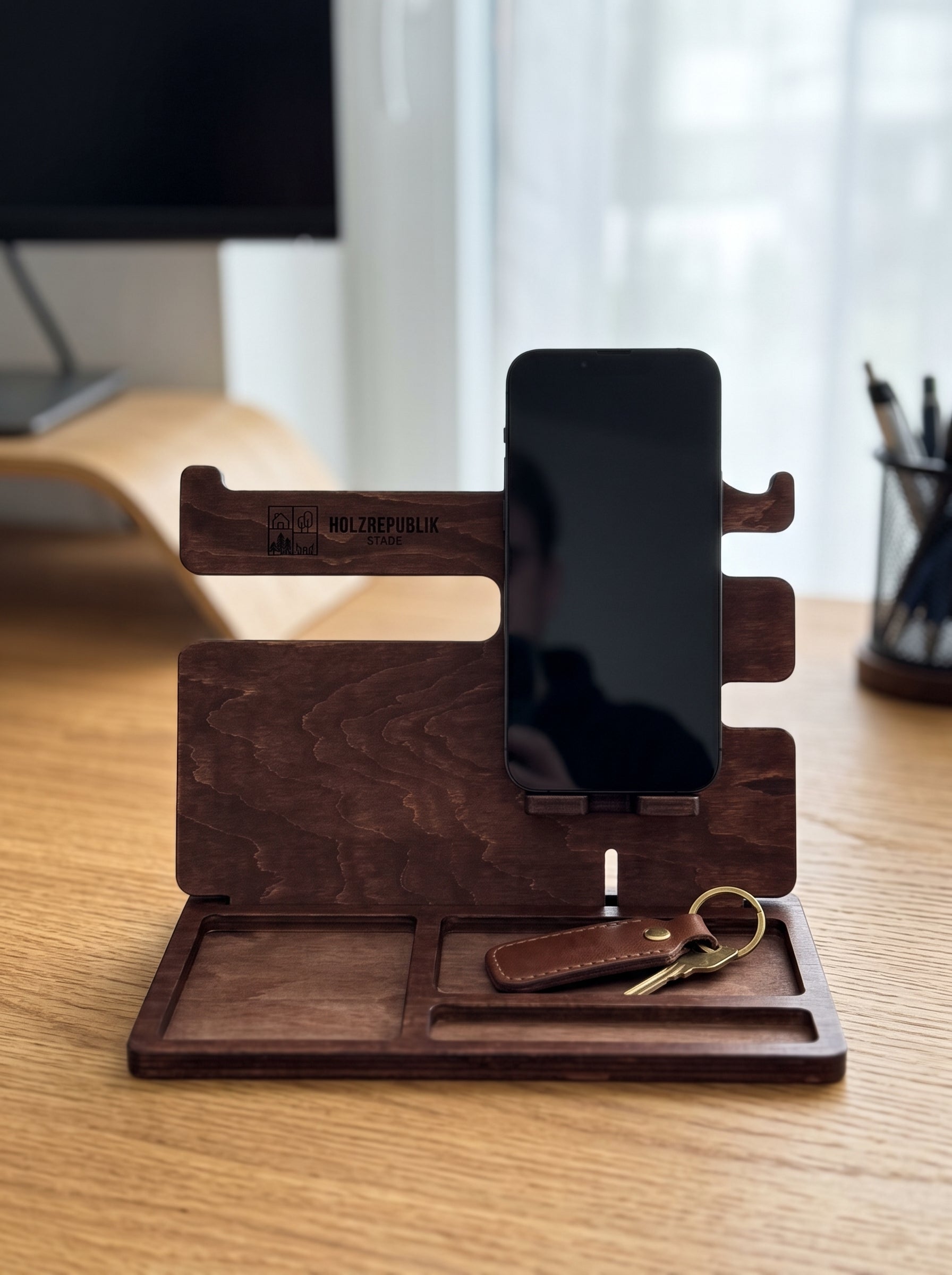 Holz-Dockingstation für Handy & Uhr Braun– Ladestation für Nachttisch & Schreibtisch / Smartphone-Ständer & Uhrenhalter aus Naturholz / Praktisches Männergeschenk