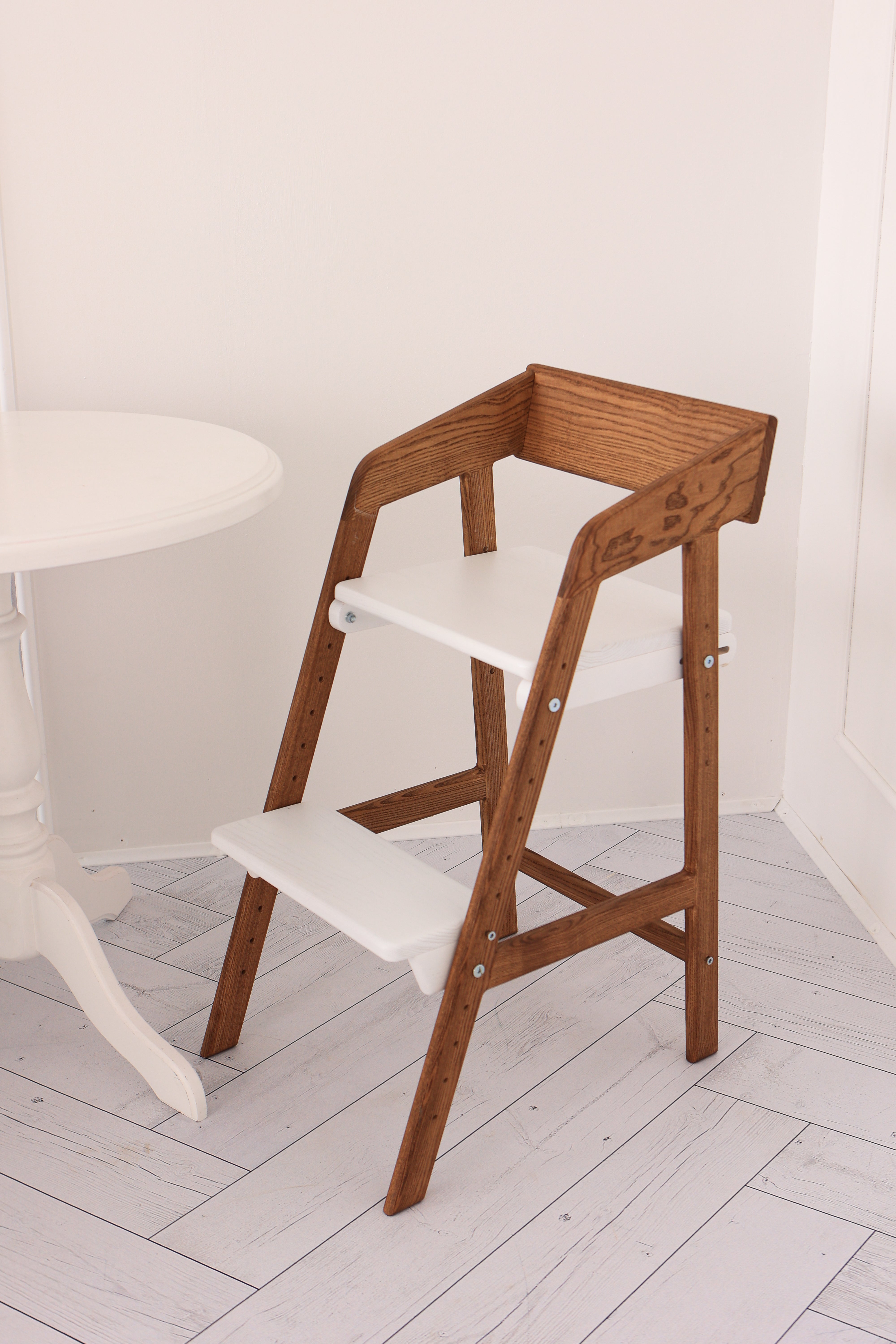 Anatomischer Kinderstuhl / Hochstuhl– Wächst mit Ihrem Kind- HolzRepublik