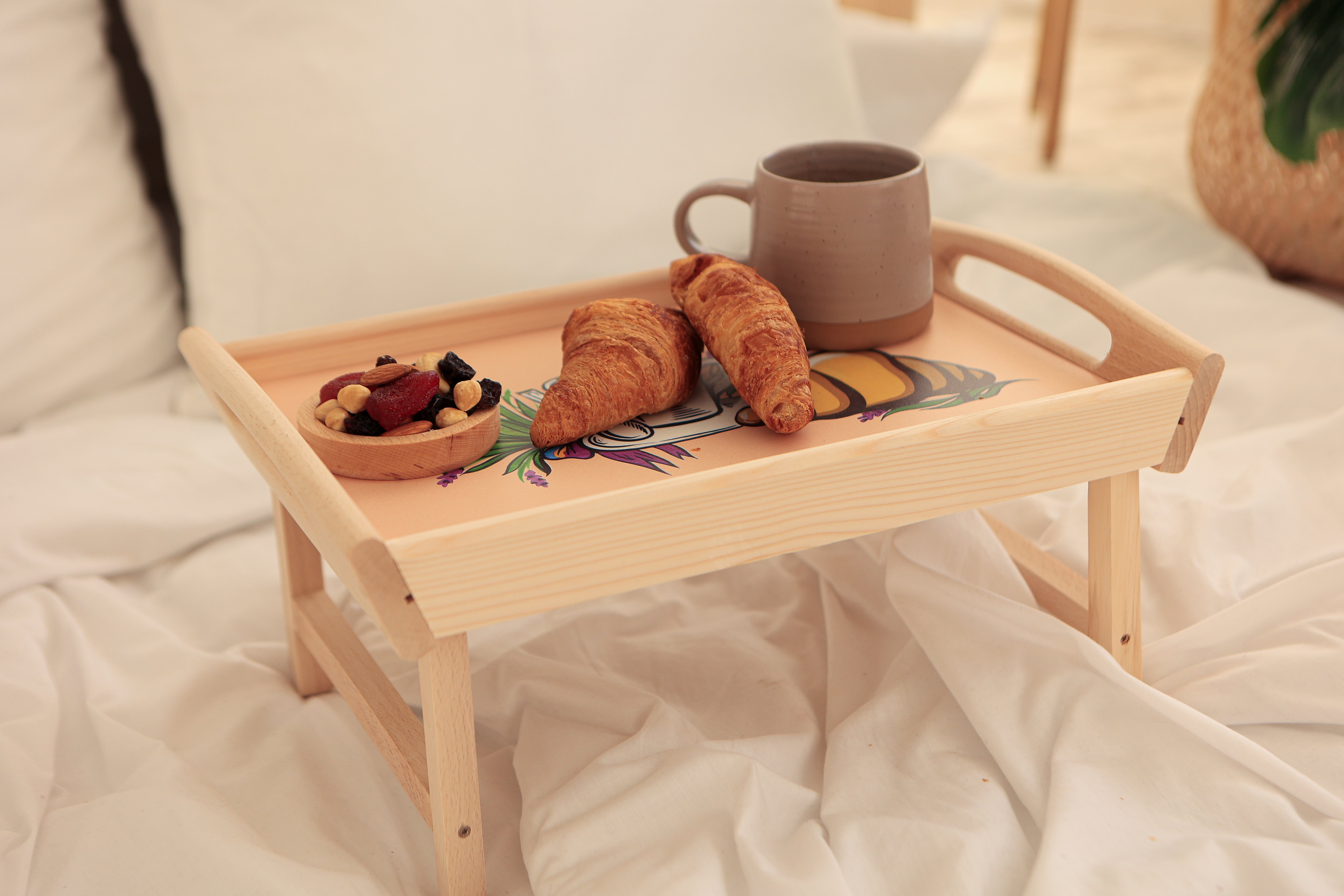 Holztablett "Croissant", mit Füßen- HolzRepublik