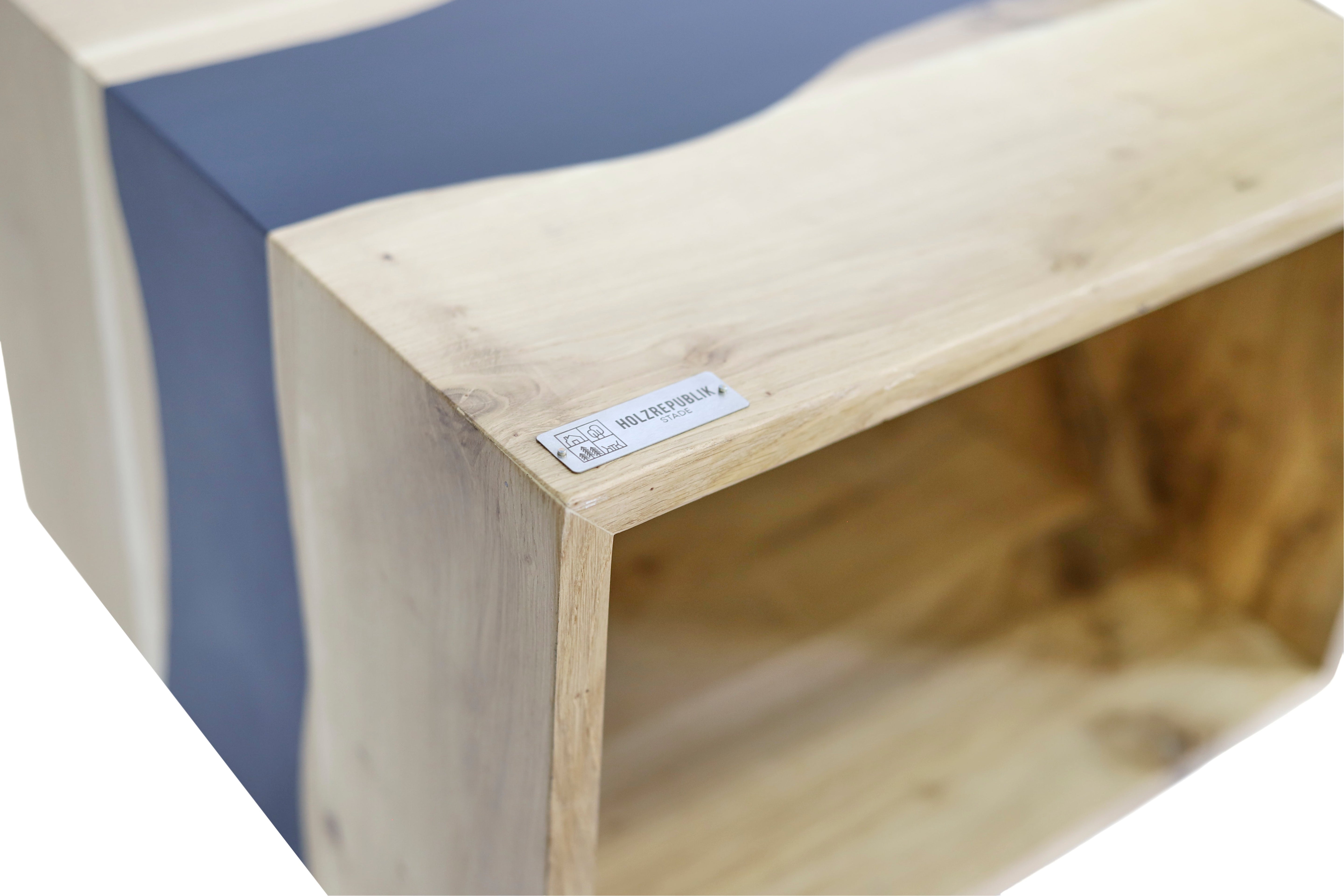 Nachttisch mit Schwarzem Epoxid aus Eichenholz / Design-Nachttisch- HolzRepublik