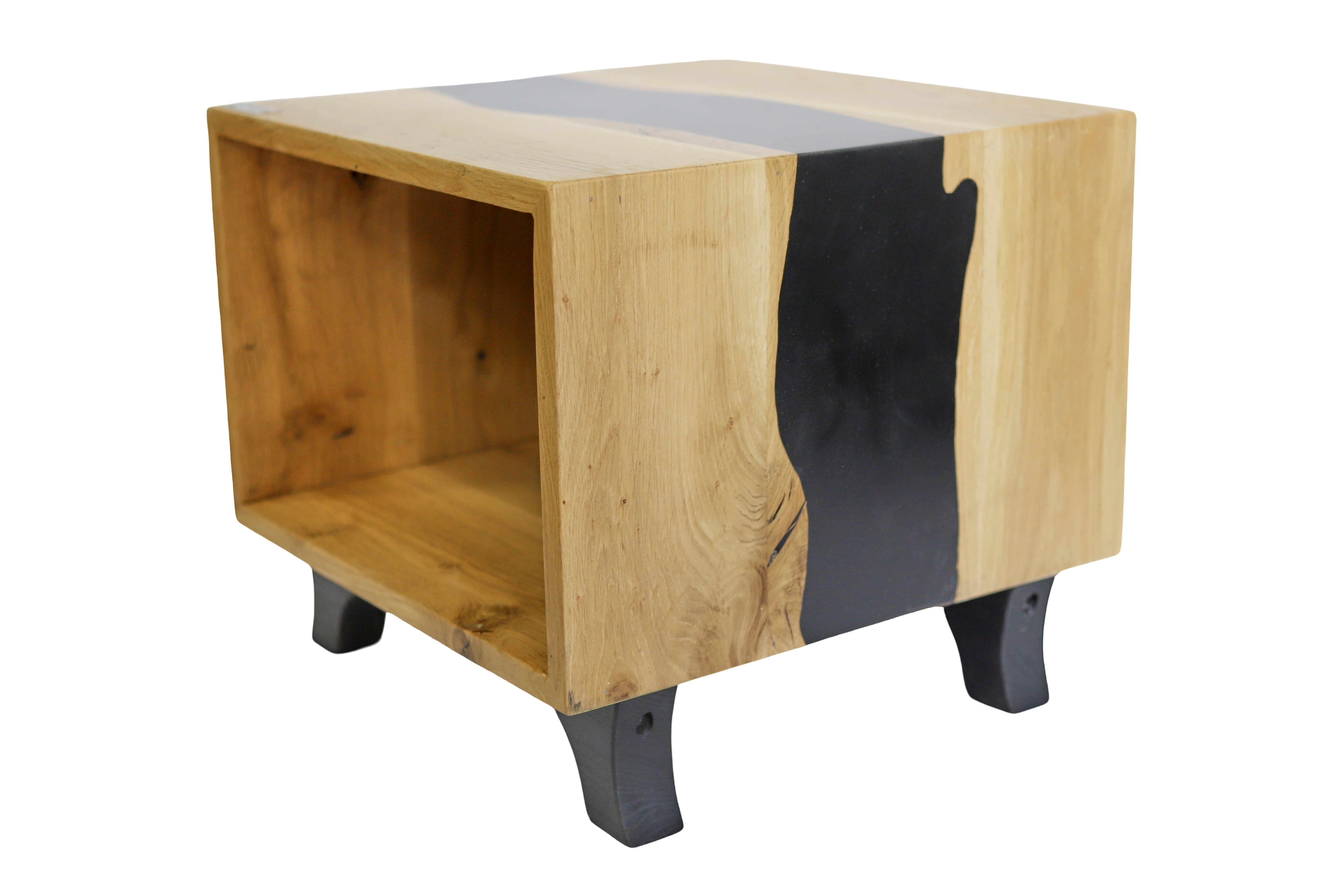 Nachttisch mit Schwarzem Epoxid aus Eichenholz / Design-Nachttisch- HolzRepublik