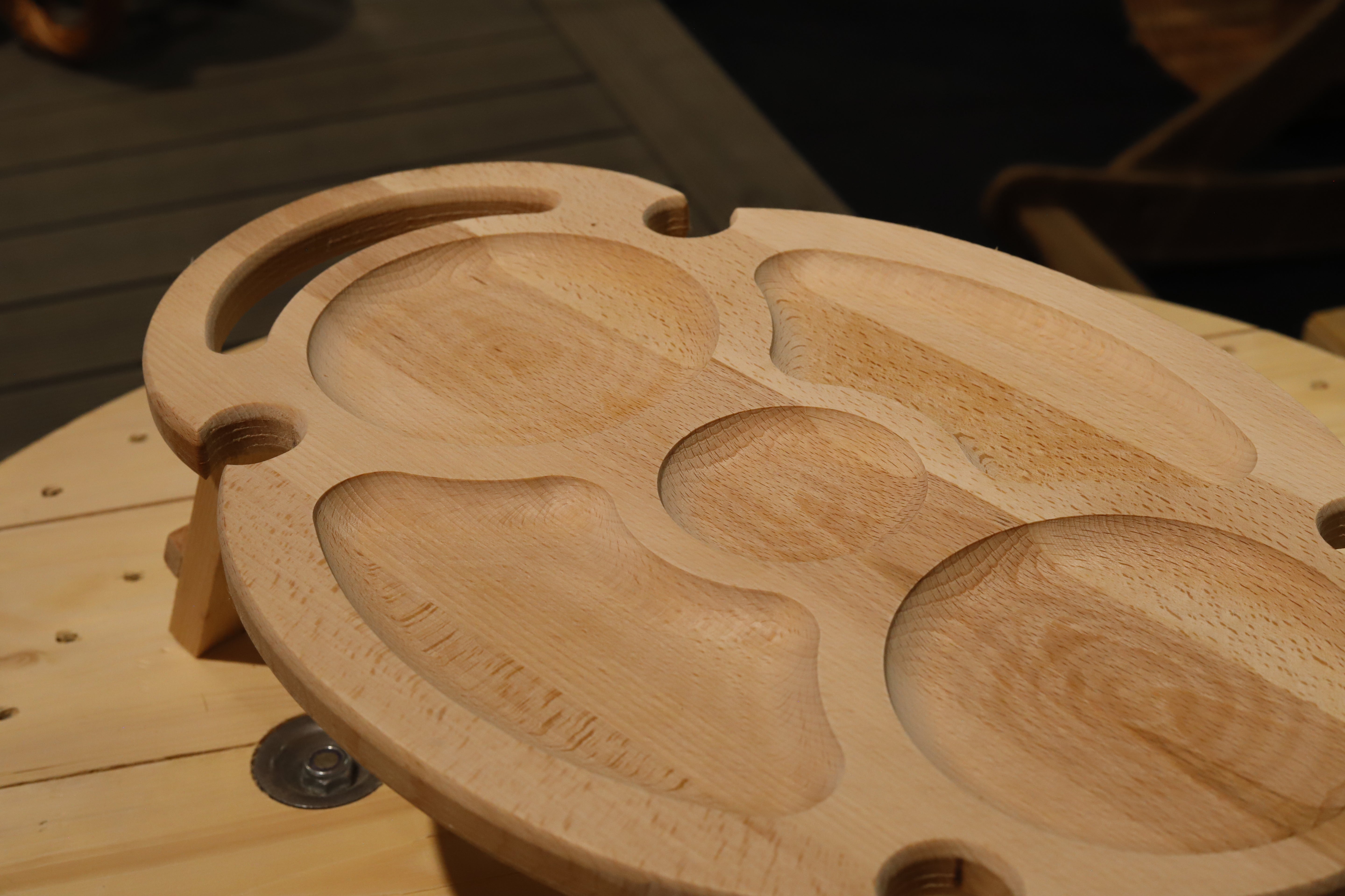 Ovales multifunktionales Serviertablett aus Buchenholz – stilvolles Holztablett für Weingläser, Käse & Wurst / Perfekt für romantisches Dinner & Frühstück