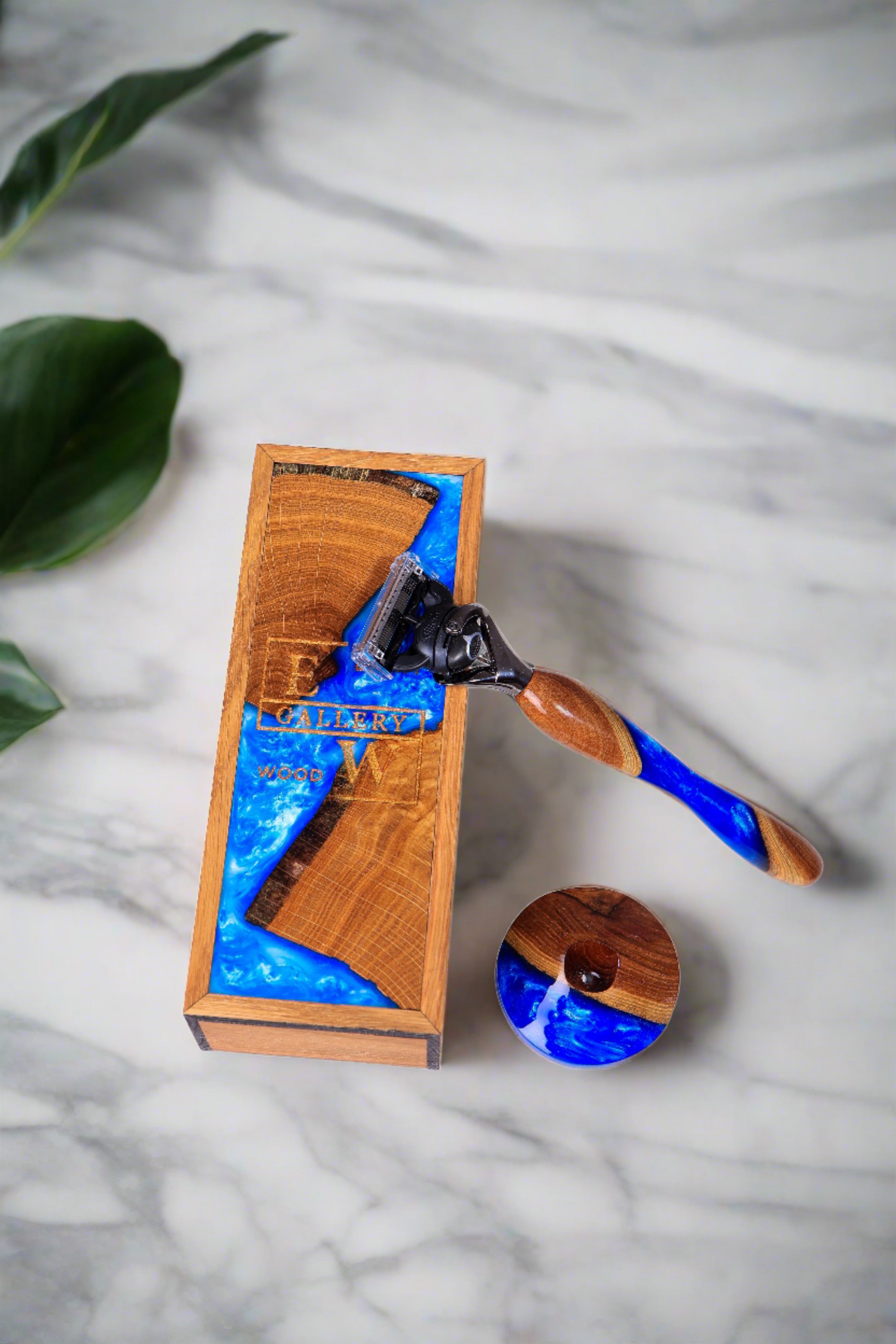 Eleganter Rasierer mit Holzgriff, Ständer und Geschenkbox- HolzRepublik