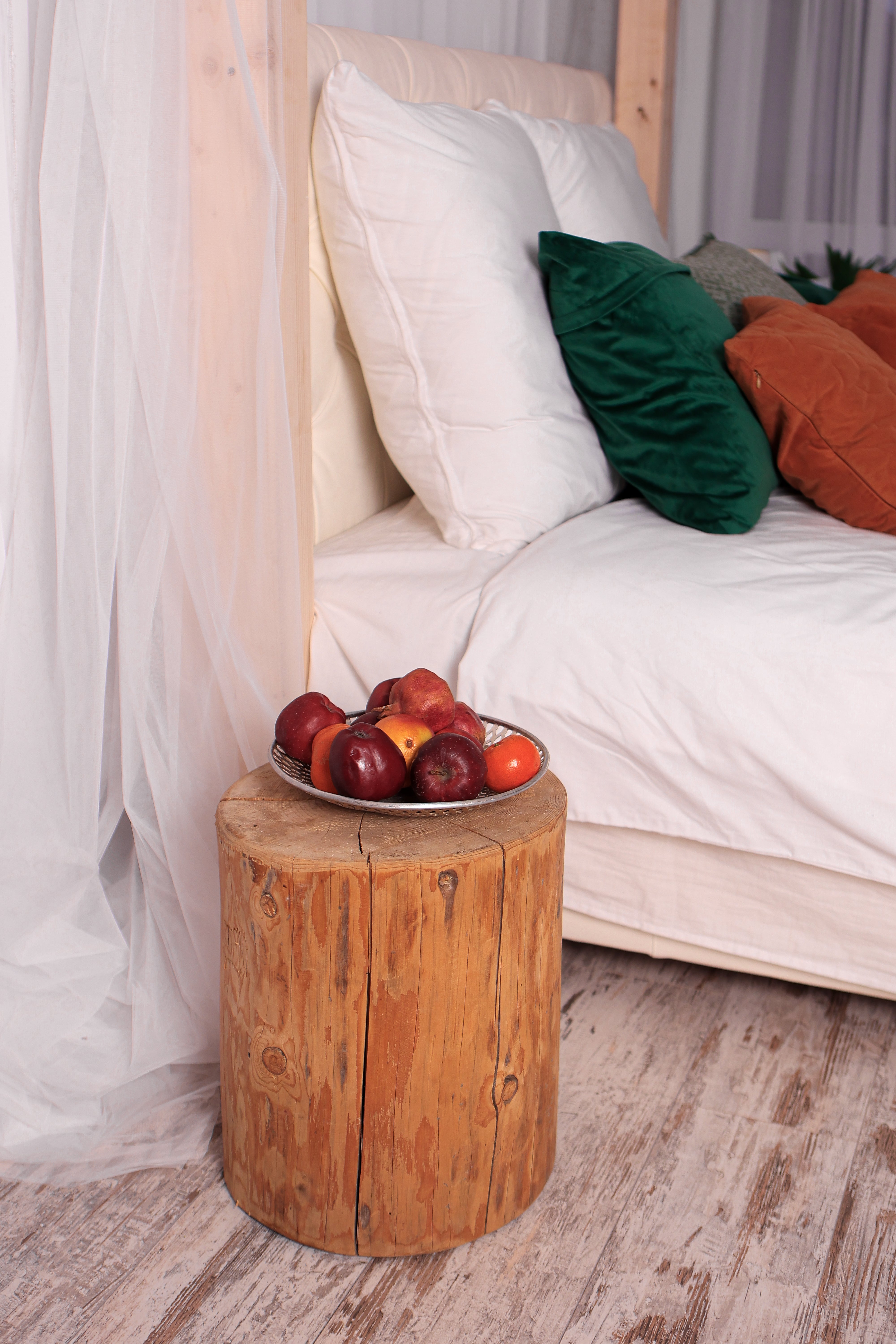    Nachttisch Baumstamm/ Holzstamm / Hocker aus Naturholz „Standart” / Massivholzstamm / Holzblock- HolzRepublik