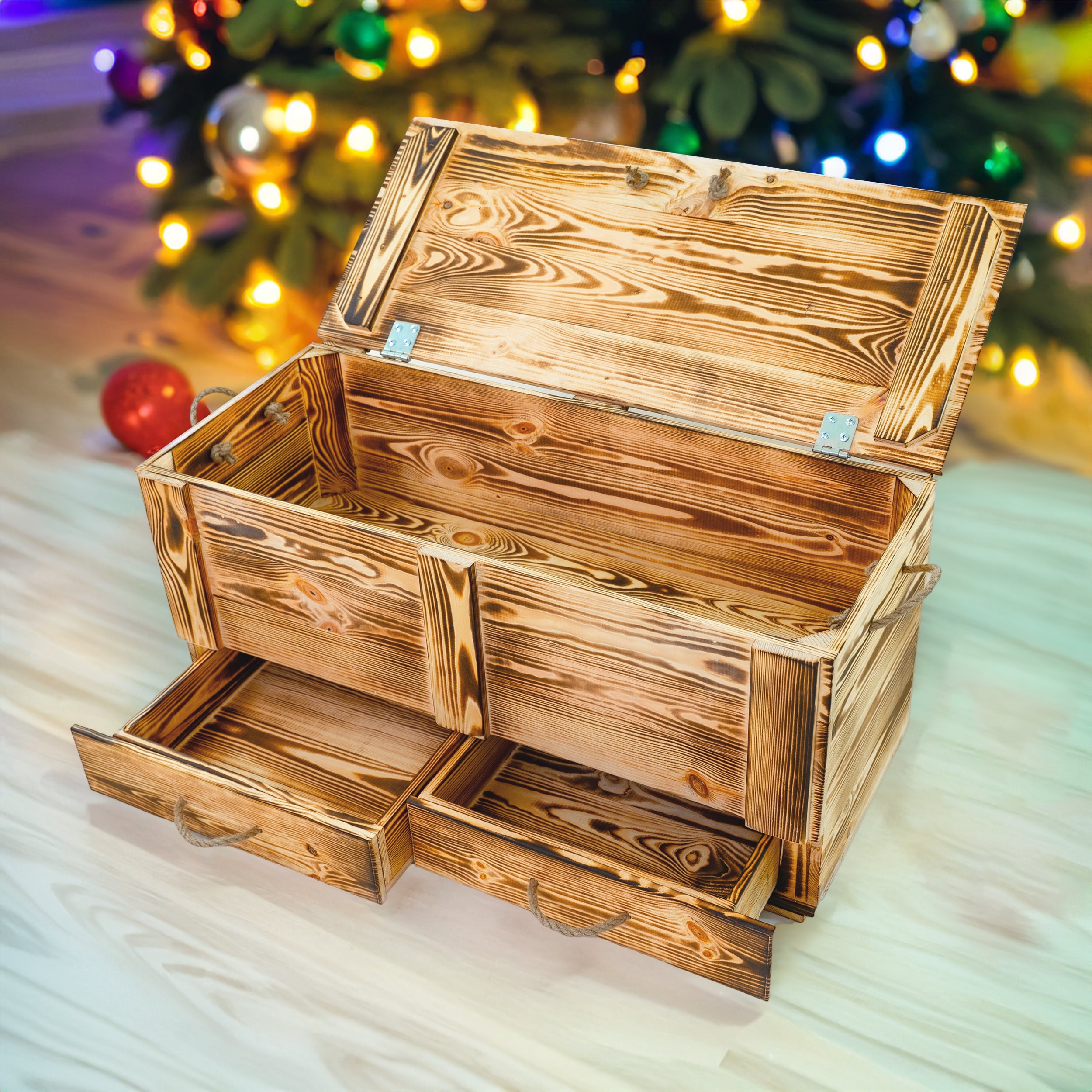 Holztruhe /Weihnachtstruhe Geflammt 85x37,5x40 cm mit Tablett und Holzweihnachtsbaum