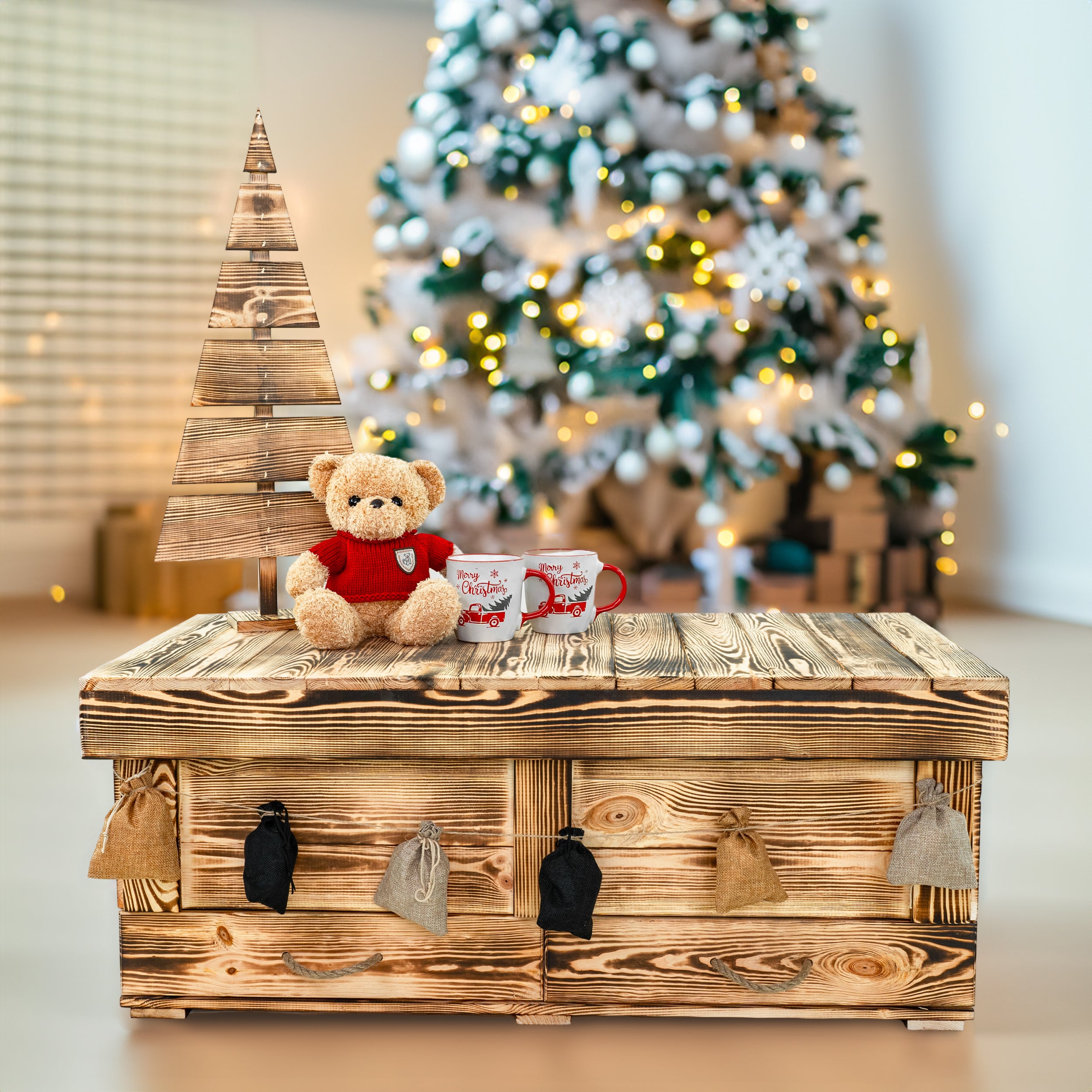 Holztruhe/Weihnachtstruhe Geflammt 100x46x40 cm mit Tablett und Holzweihnachtsbaum