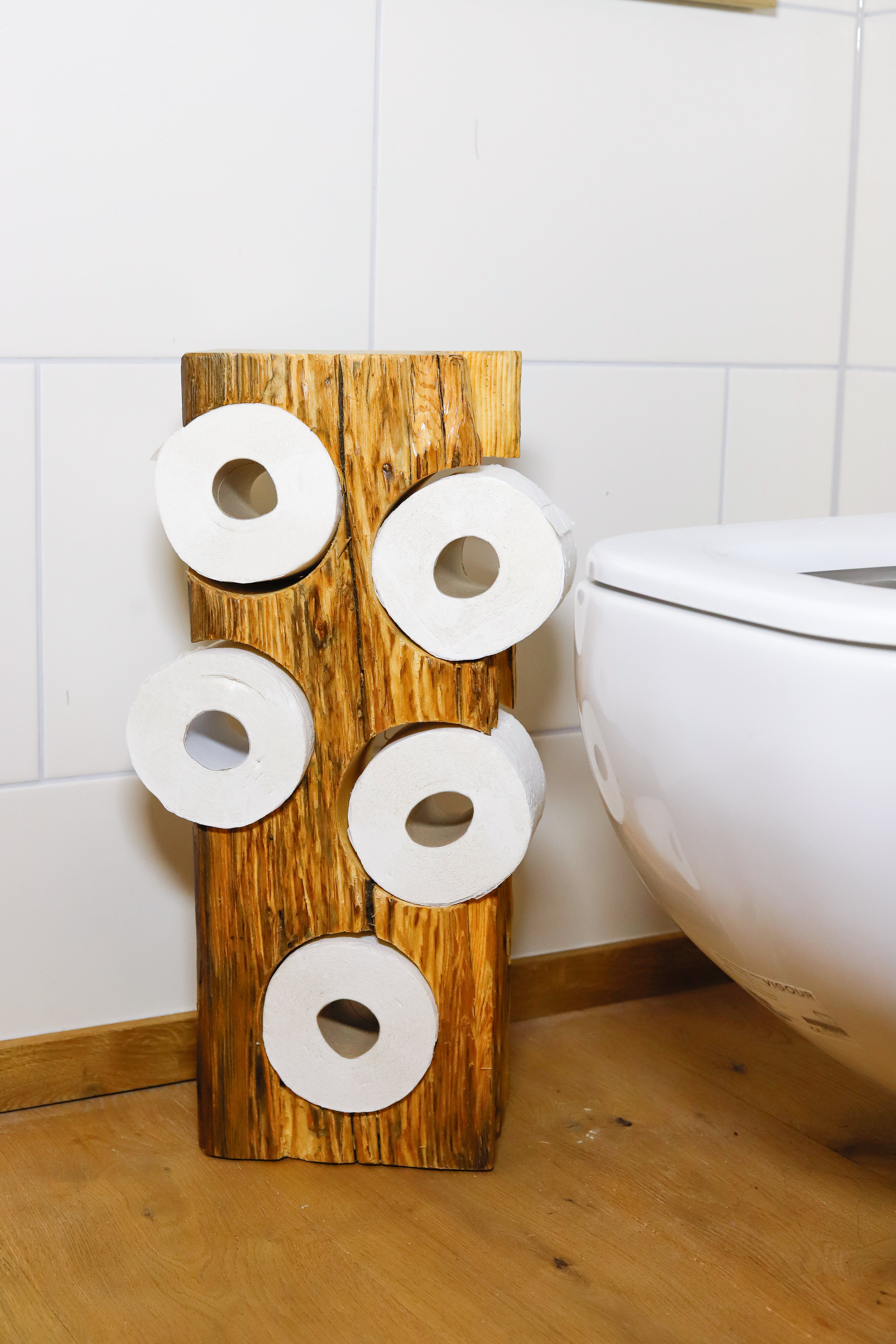 Toilettenpapierhalter aus altem Kiefernholz