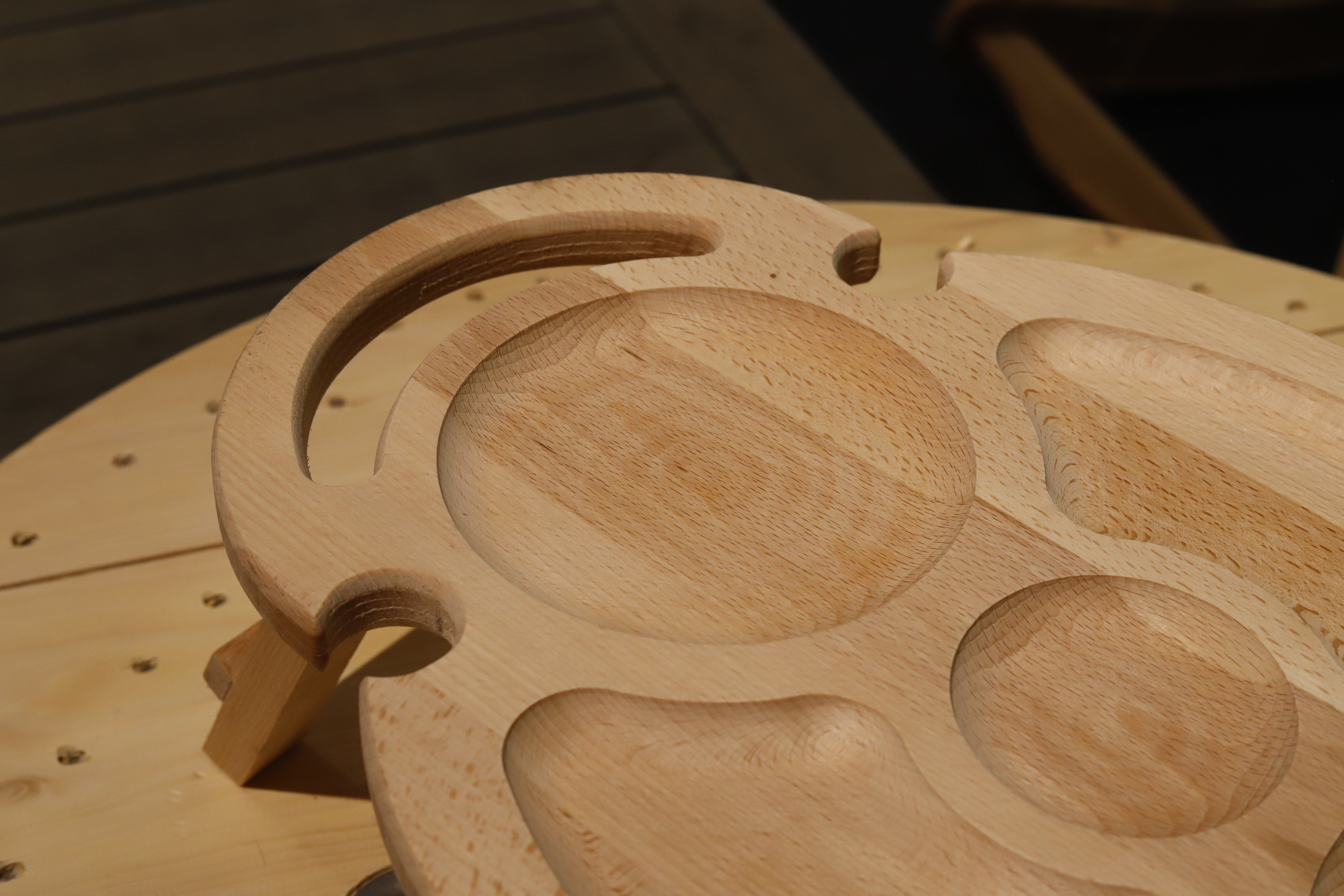 Ovales multifunktionales Serviertablett aus Buchenholz – stilvolles Holztablett für Weingläser, Käse & Wurst / Perfekt für romantisches Dinner & Frühstück