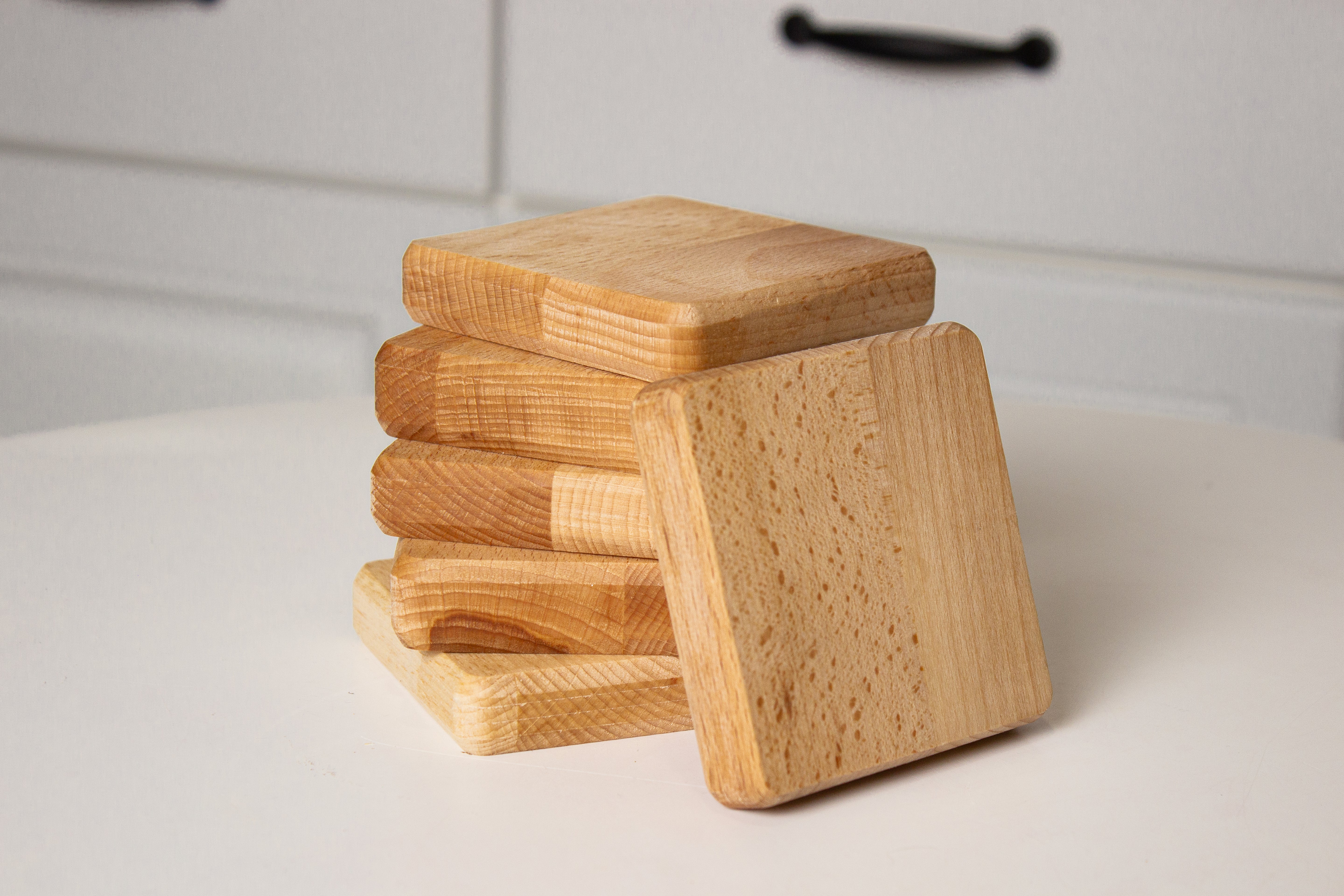    Holzuntersetzer für Tassen 8,5x8,5x2 cm- HolzRepublik