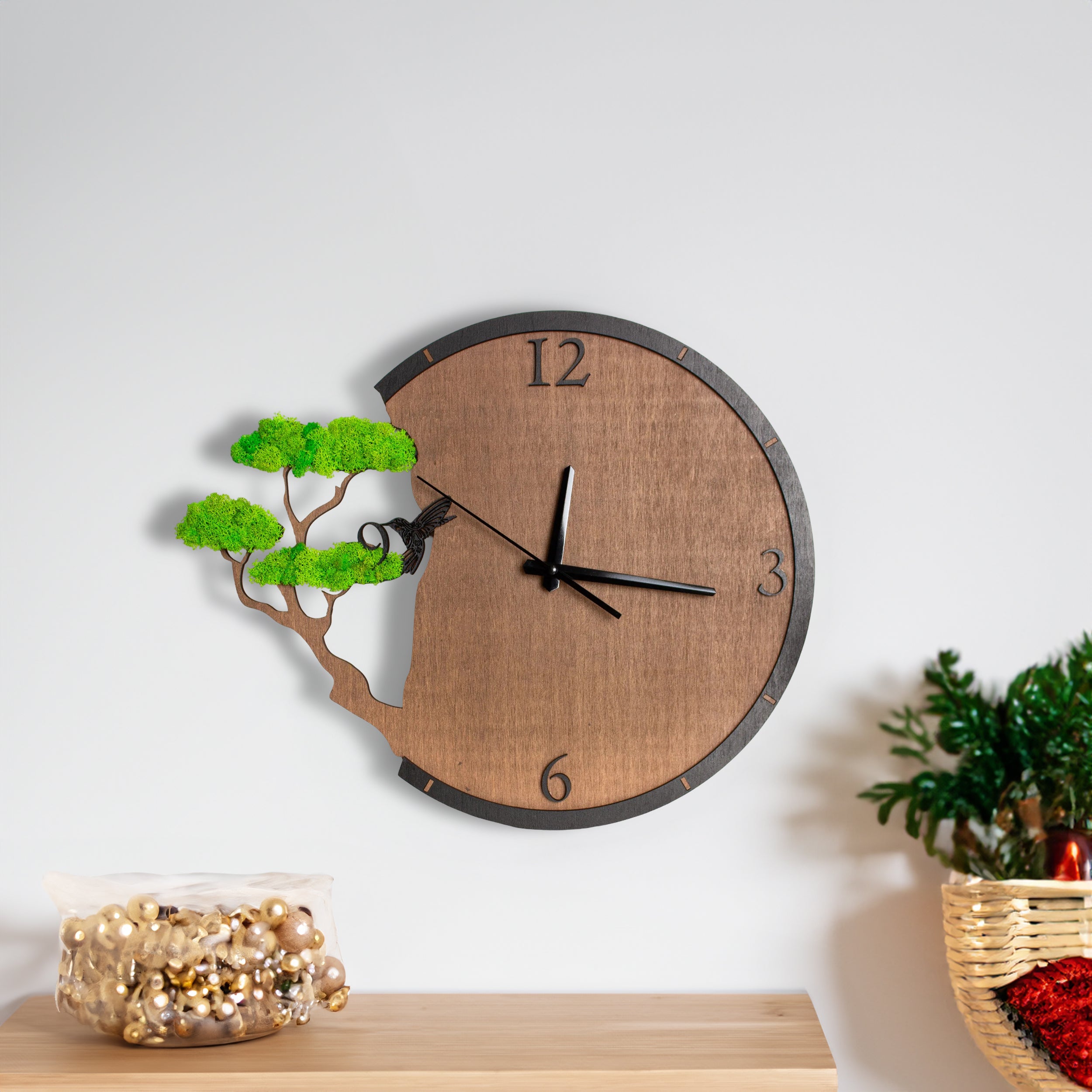 Holzwanduhr "Bonsai" mit Moos