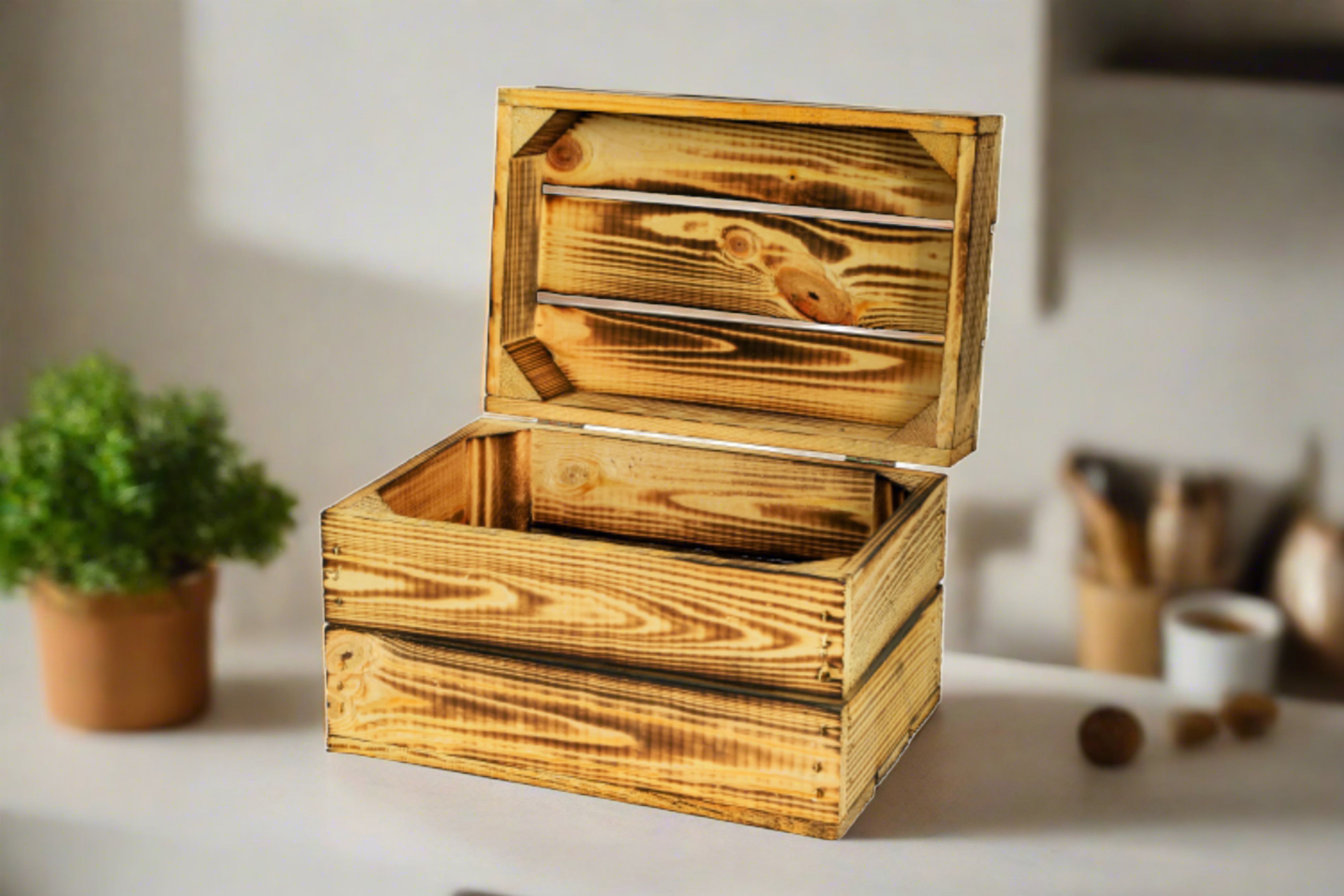    Truhe / Holztruhe Assos geflammt in verschiedenen Größen / Holzkiste mit Deckel / Aufbewahrungskiste- HolzRepublik